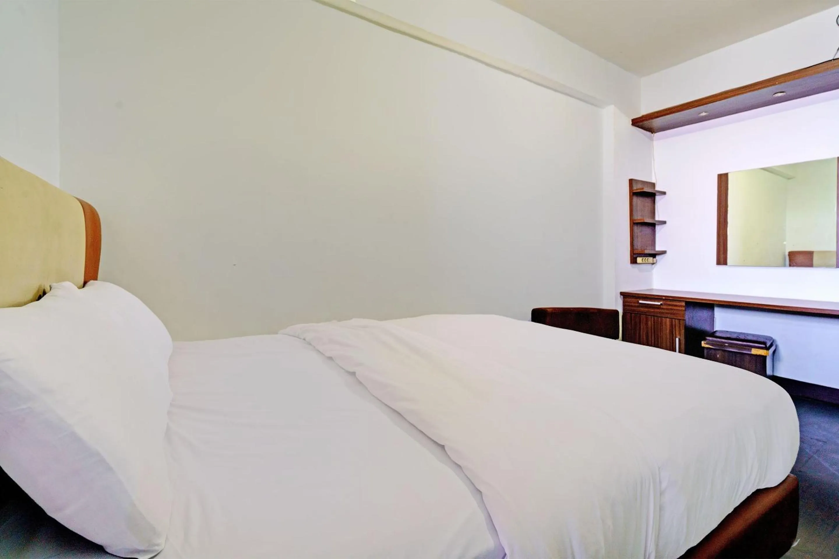 Bedroom, Bed in OYO Life 92949 Apartemen Gateway Cicadas By Qq Rent