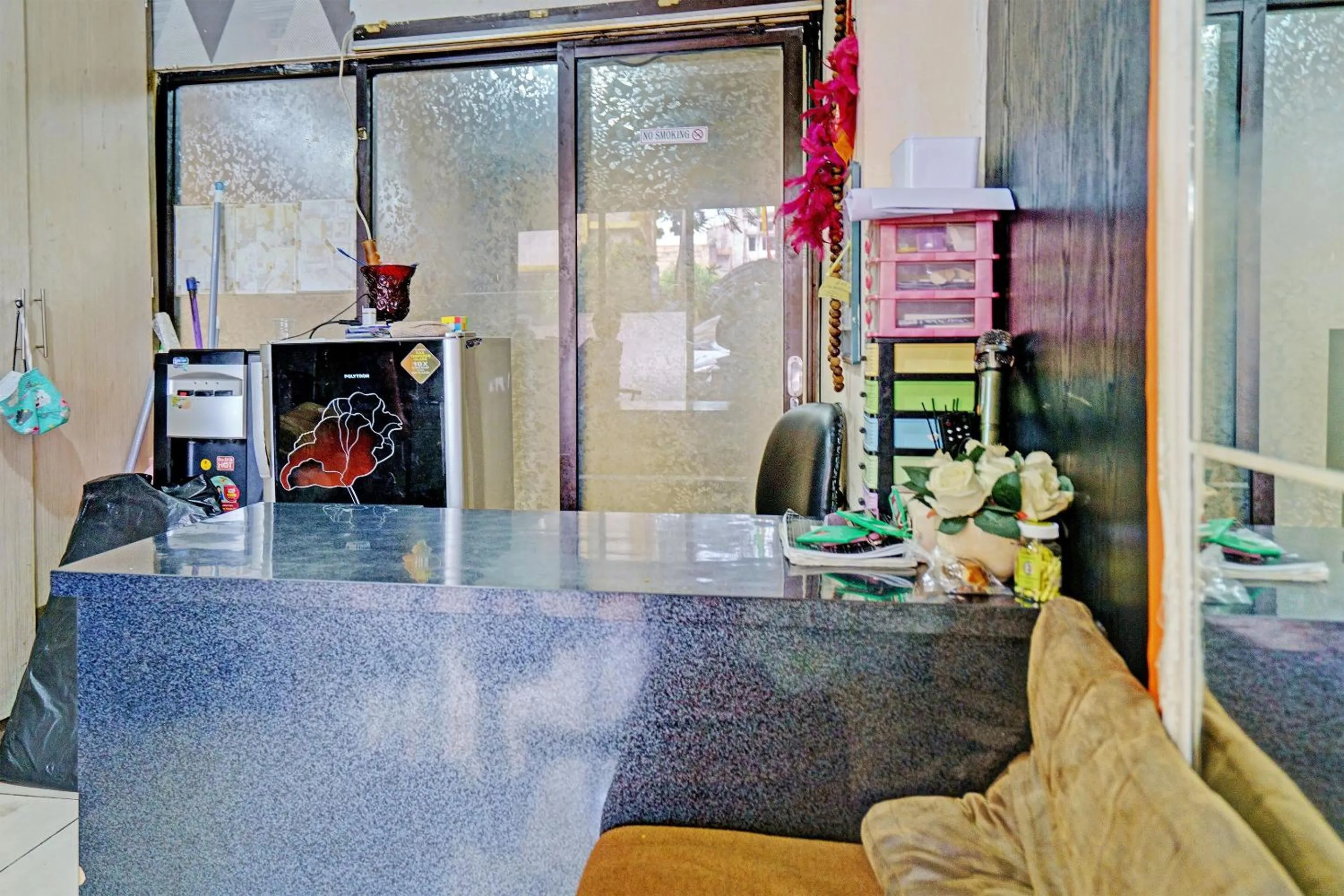 Lobby or reception in OYO Life 92949 Apartemen Gateway Cicadas By Qq Rent