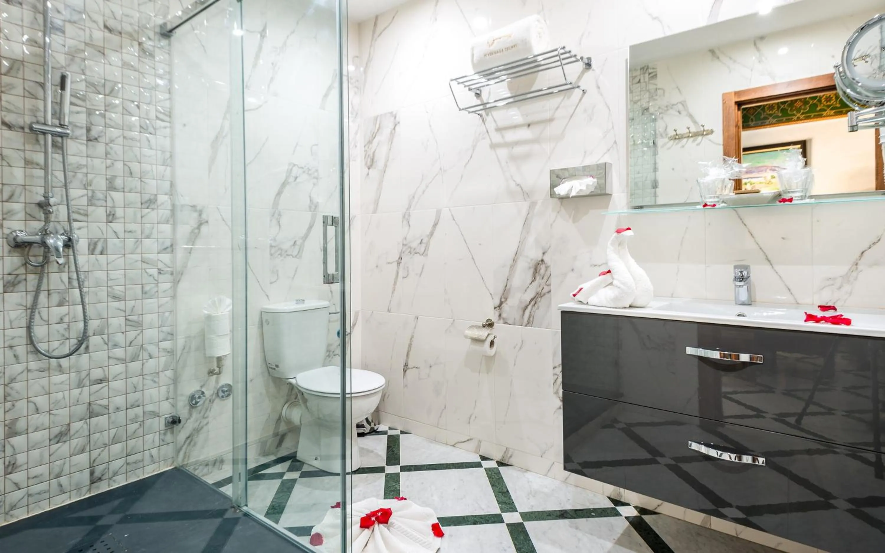 Bathroom in Hivernage Secret Suites & Garden