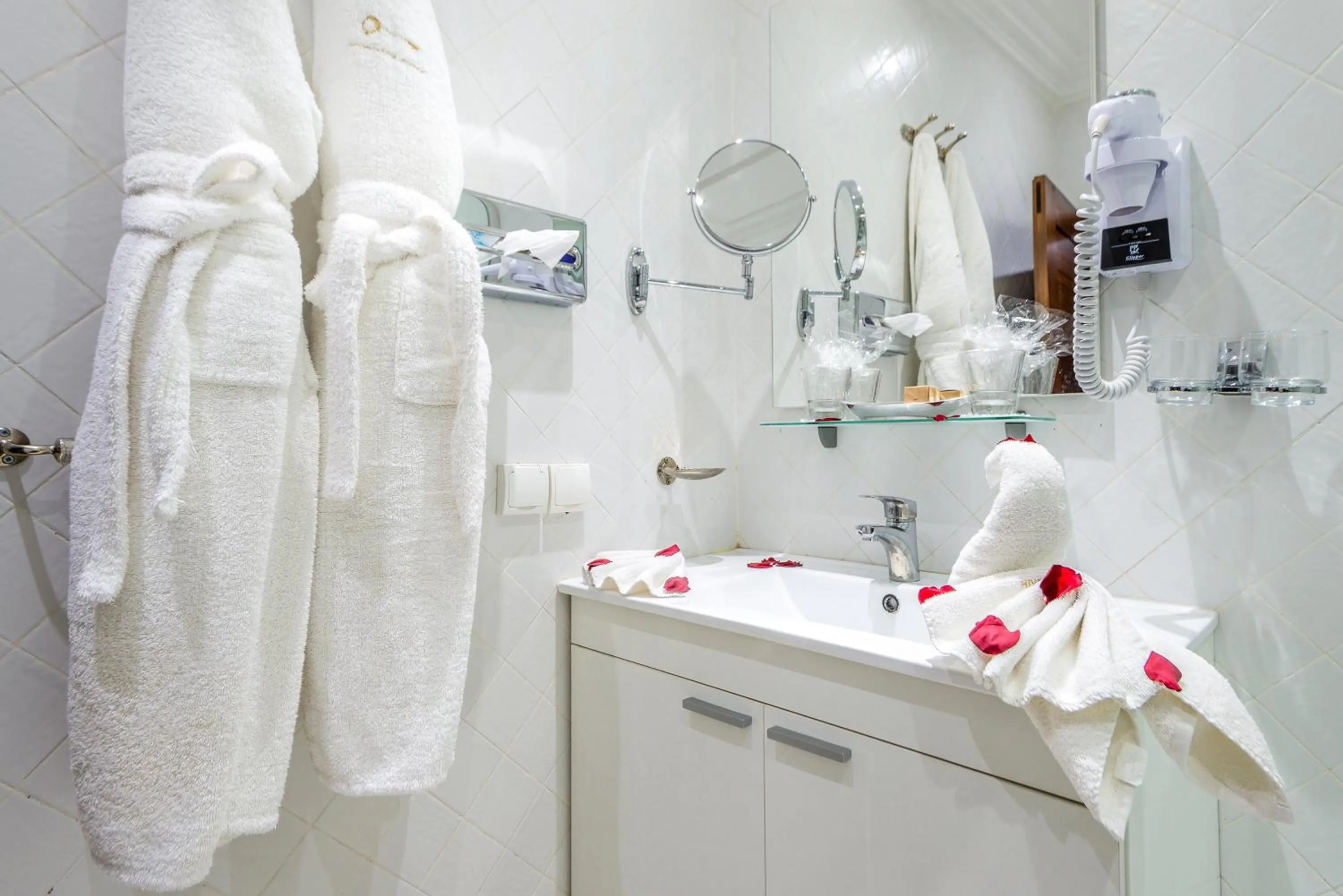 Bathroom in Hivernage Secret Suites & Garden