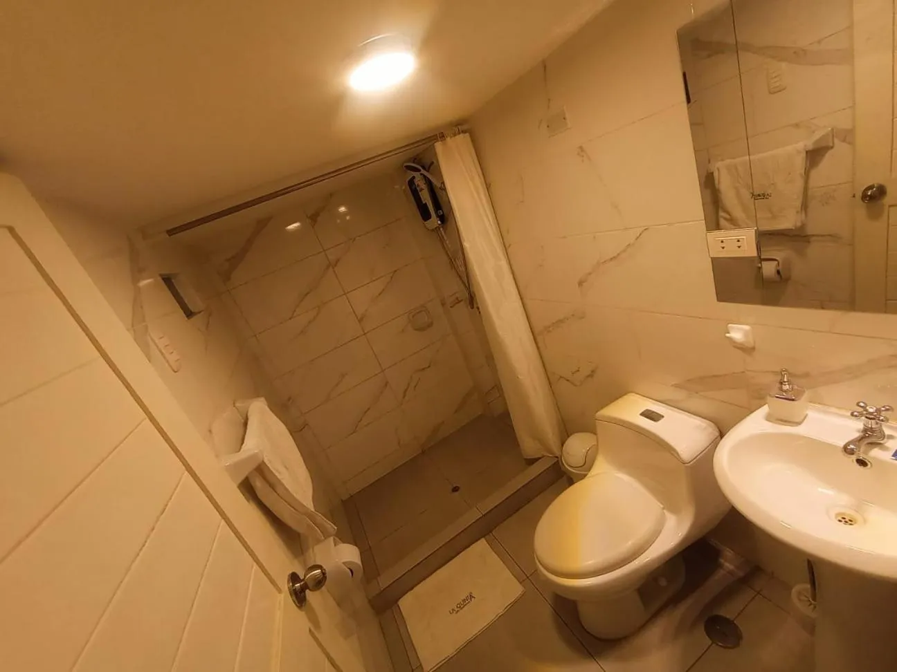 Shower in Mi Quinta Raíz Loft Apartments