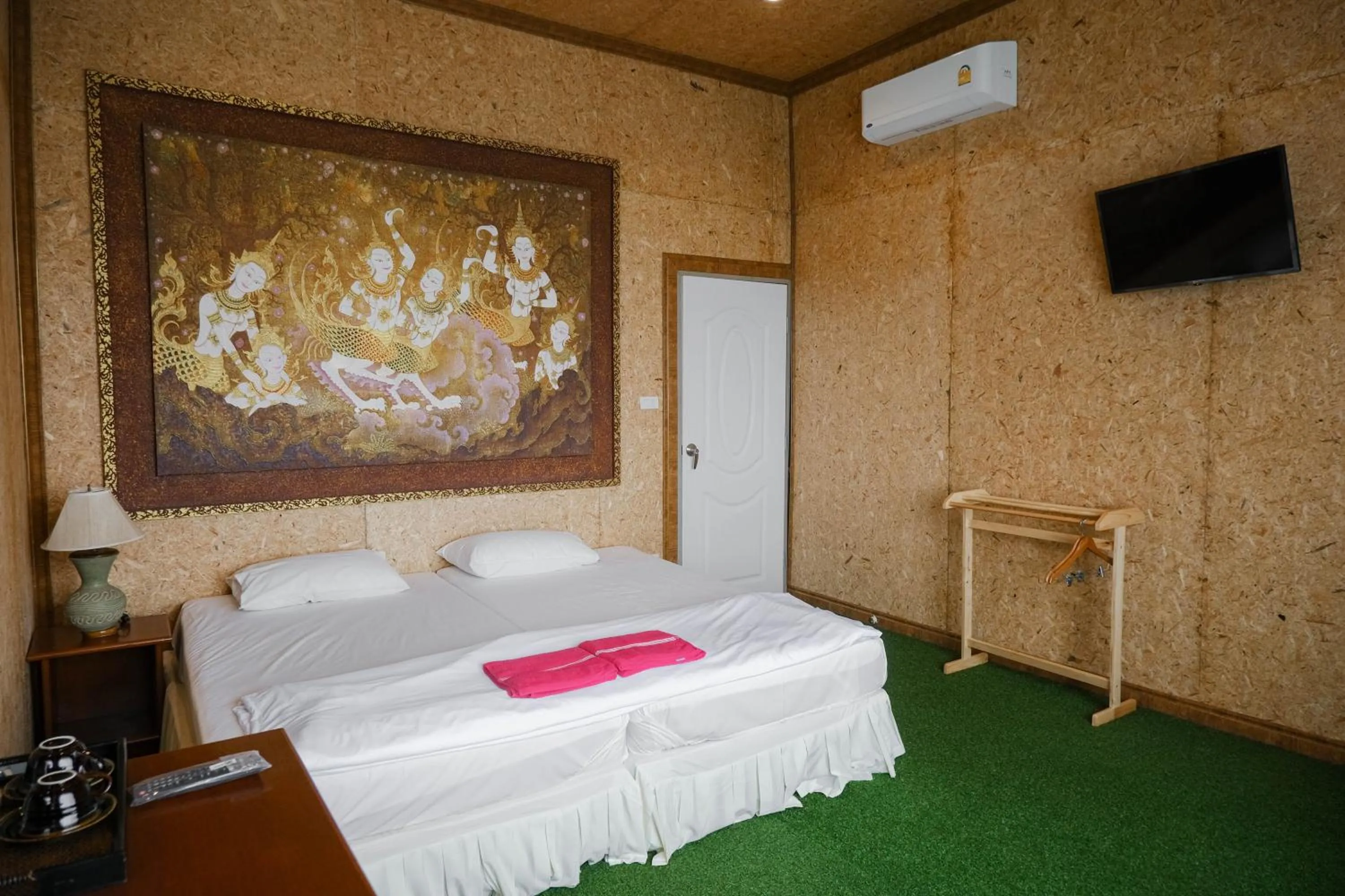 Photo of the whole room, Bed in Bangmara Hill