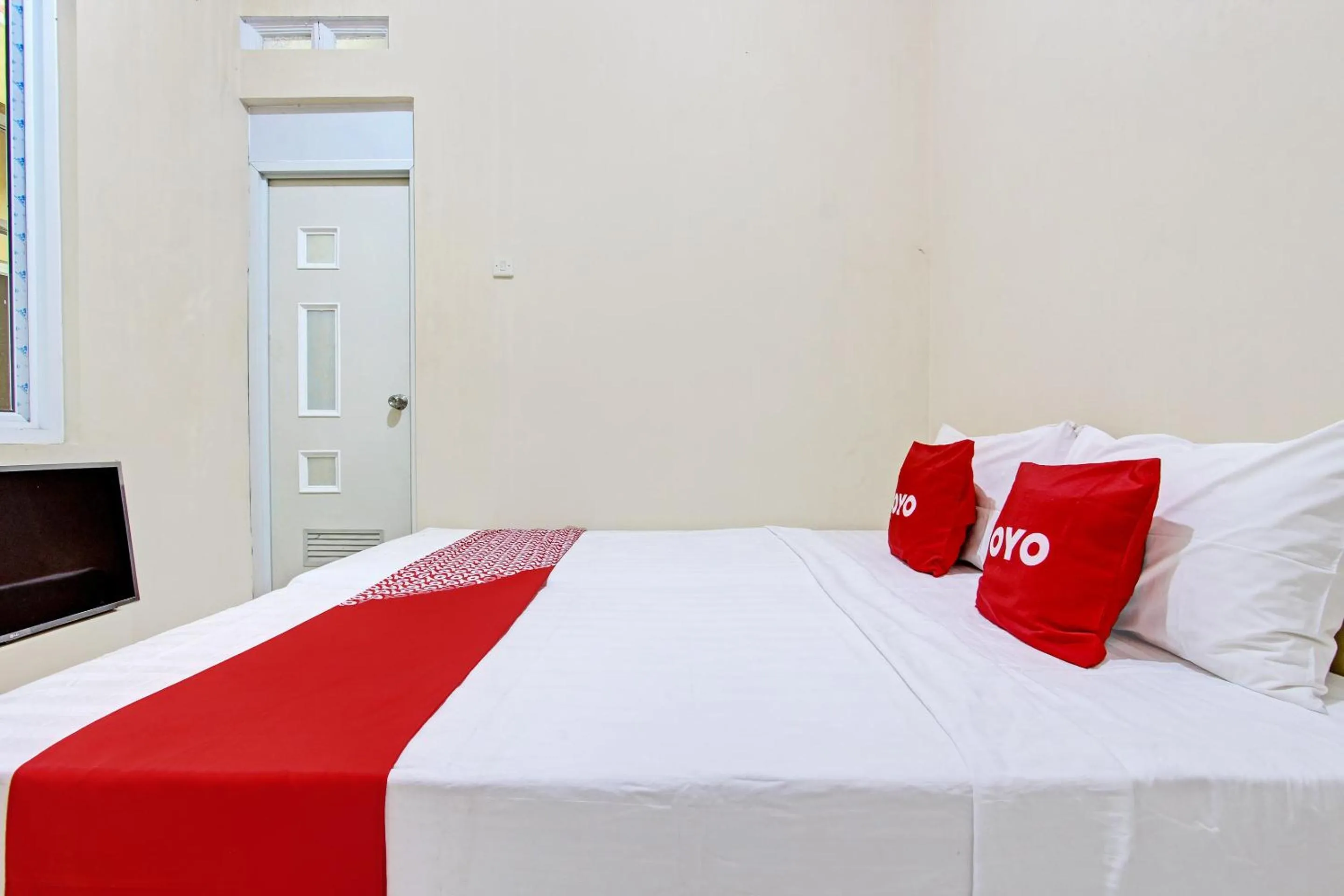 Bedroom, Bed in OYO Life 93034 Ayri Home