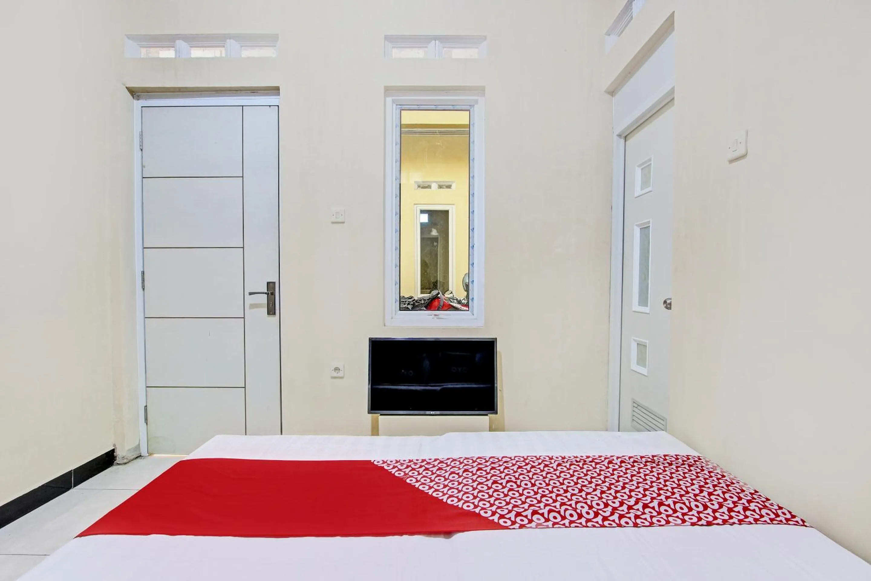 Bedroom, Bed in OYO Life 93034 Ayri Home