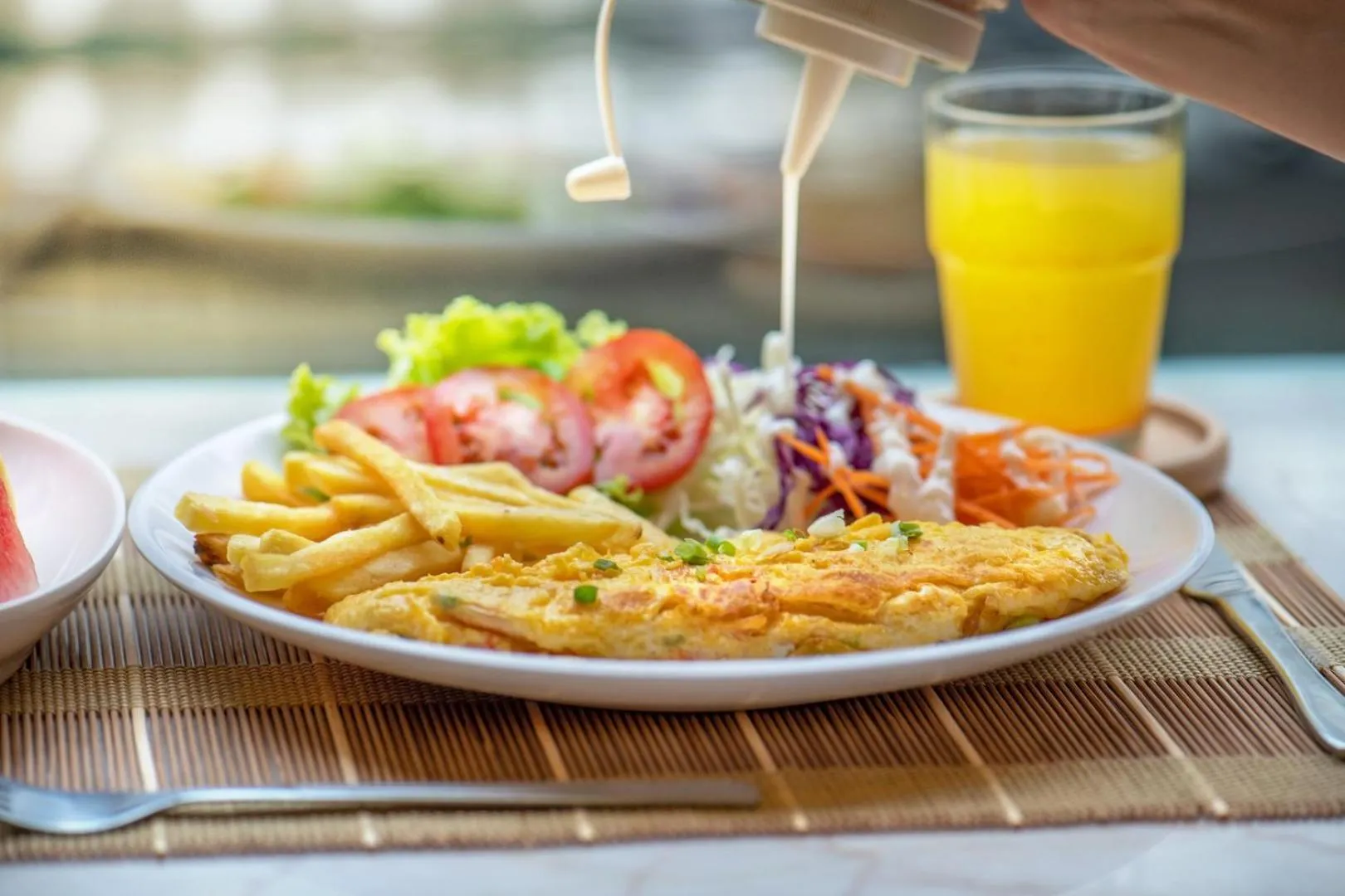 Restaurant/places to eat in Tori crown hotel