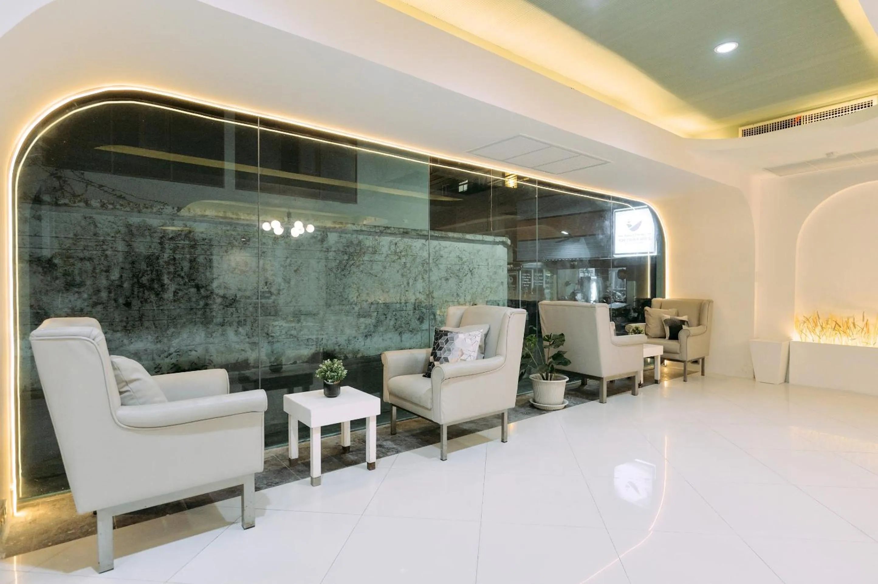 Seating area in Tori crown hotel