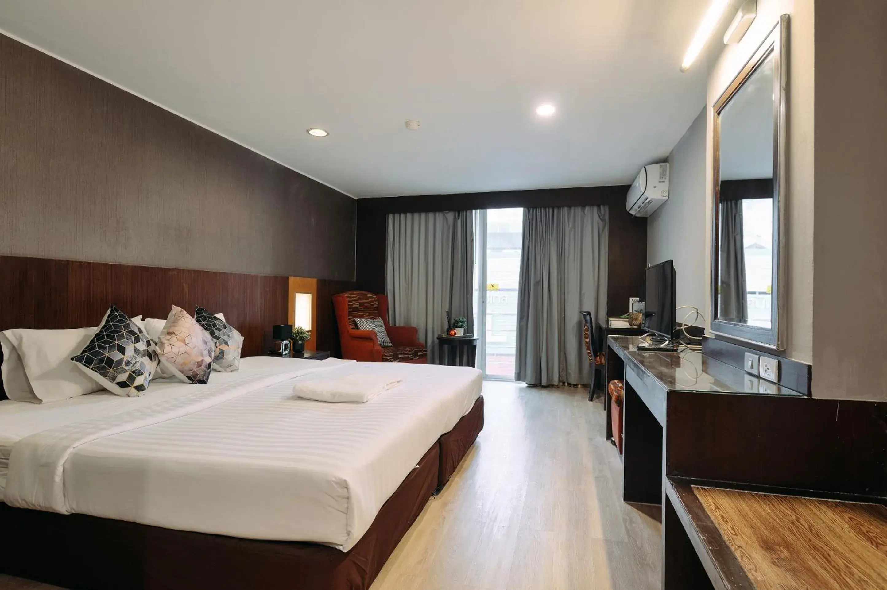 Deluxe Triple Room in Tori crown hotel Deluxe Triple Room in Tori crown hotel