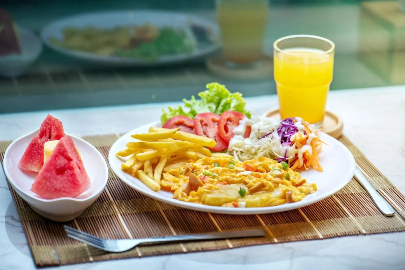 Restaurant/places to eat in Tori crown hotel