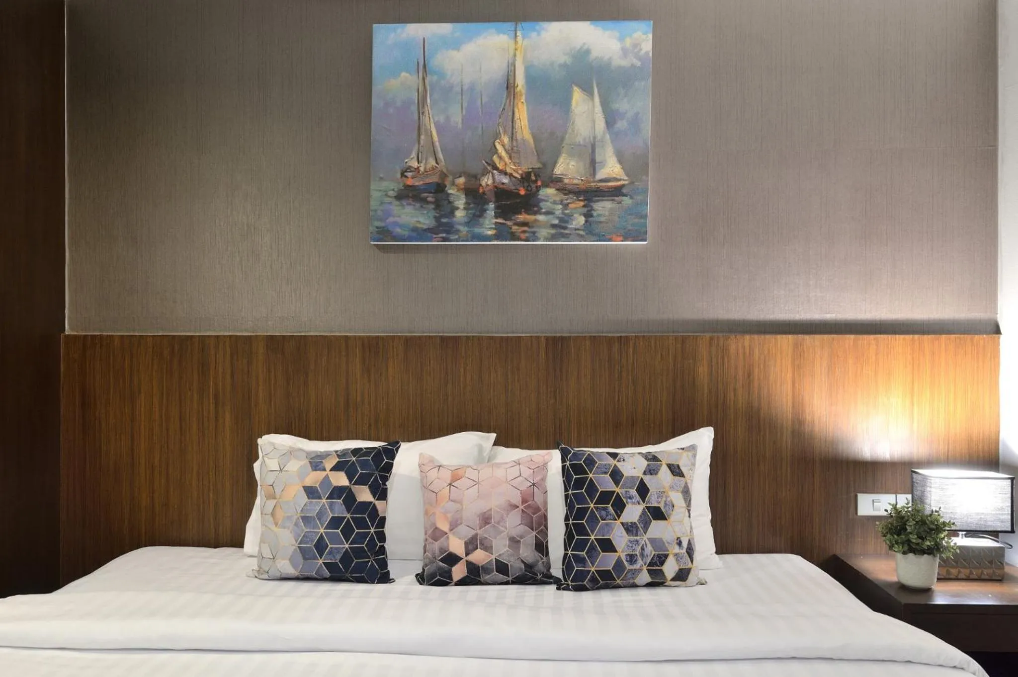 Bed in Tori crown hotel