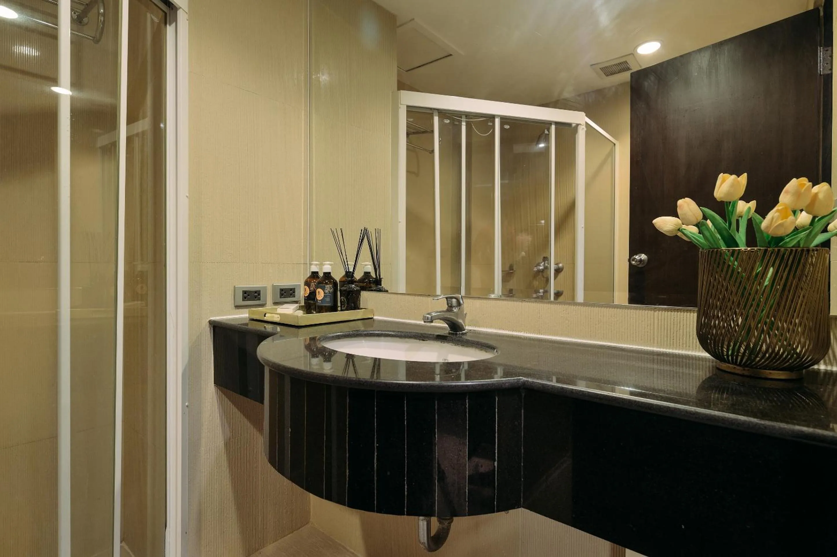 Shower in Tori crown hotel