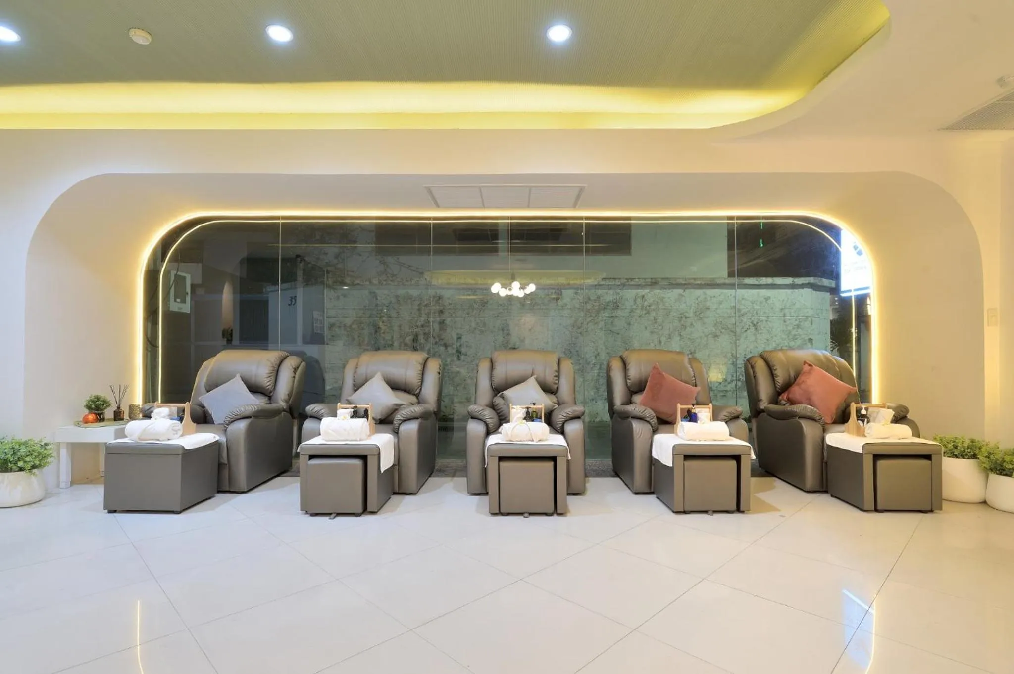 Spa and wellness centre/facilities in Tori crown hotel