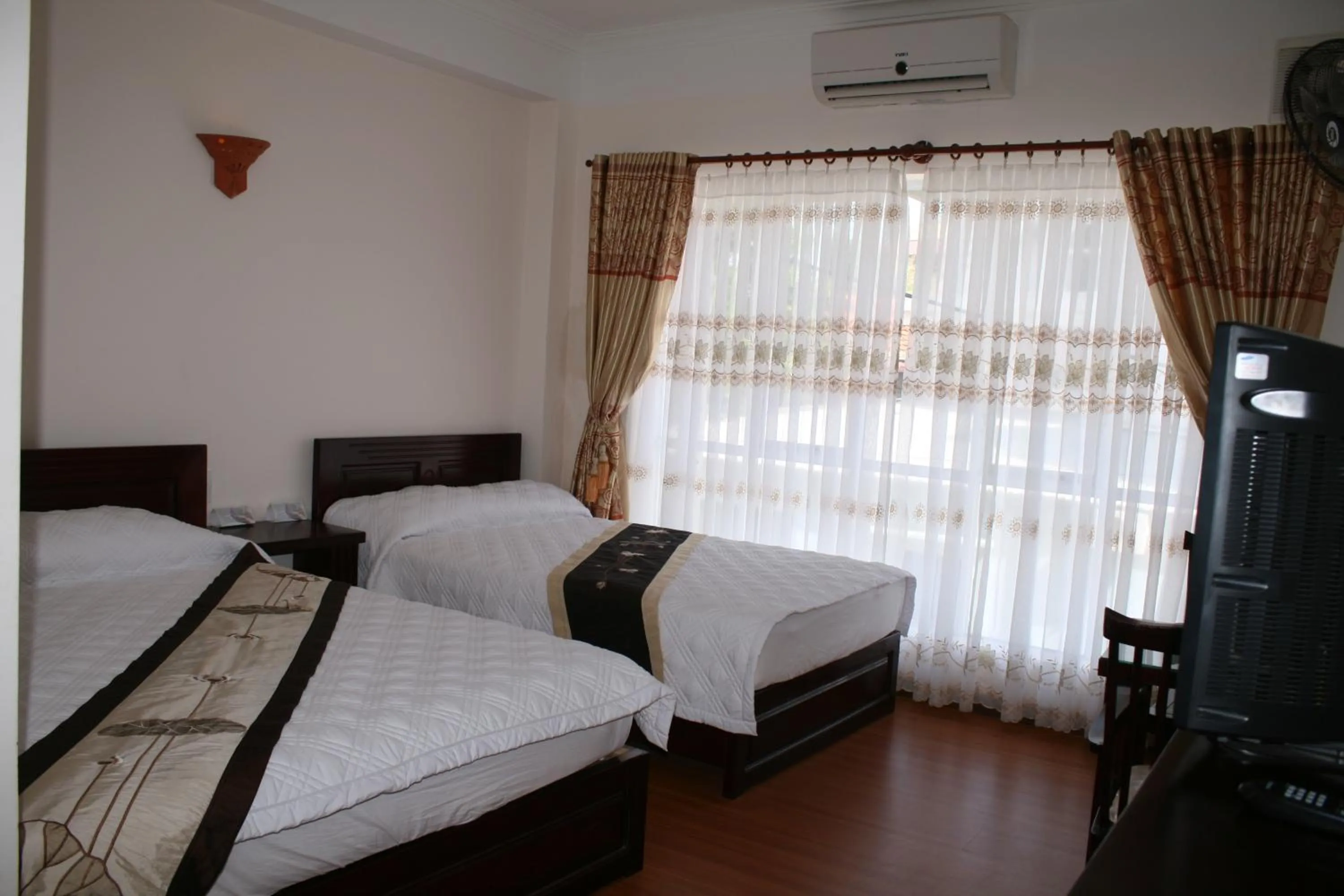 Bed in Nhiet Doi Hotel