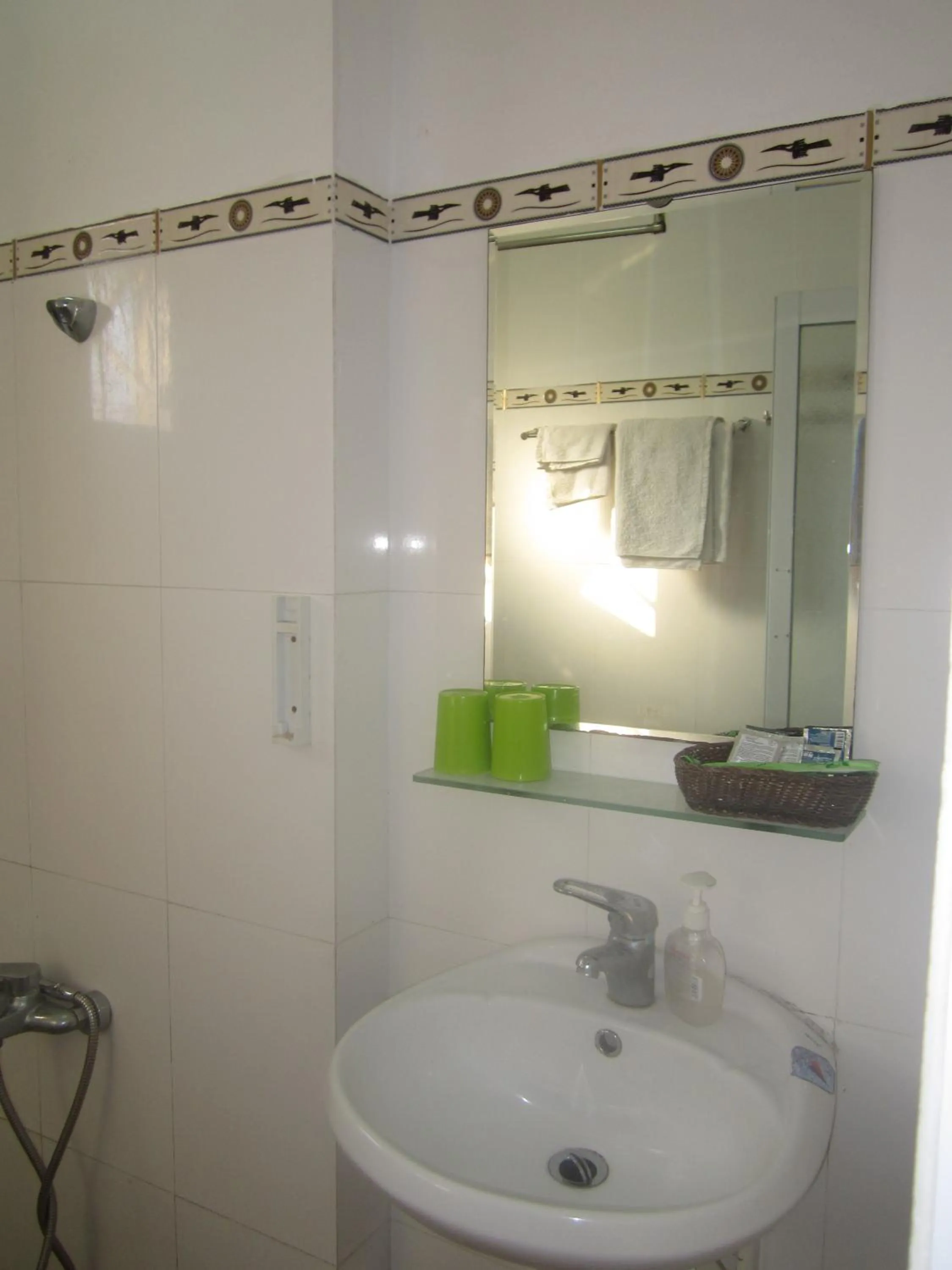 Toilet in Nhiet Doi Hotel