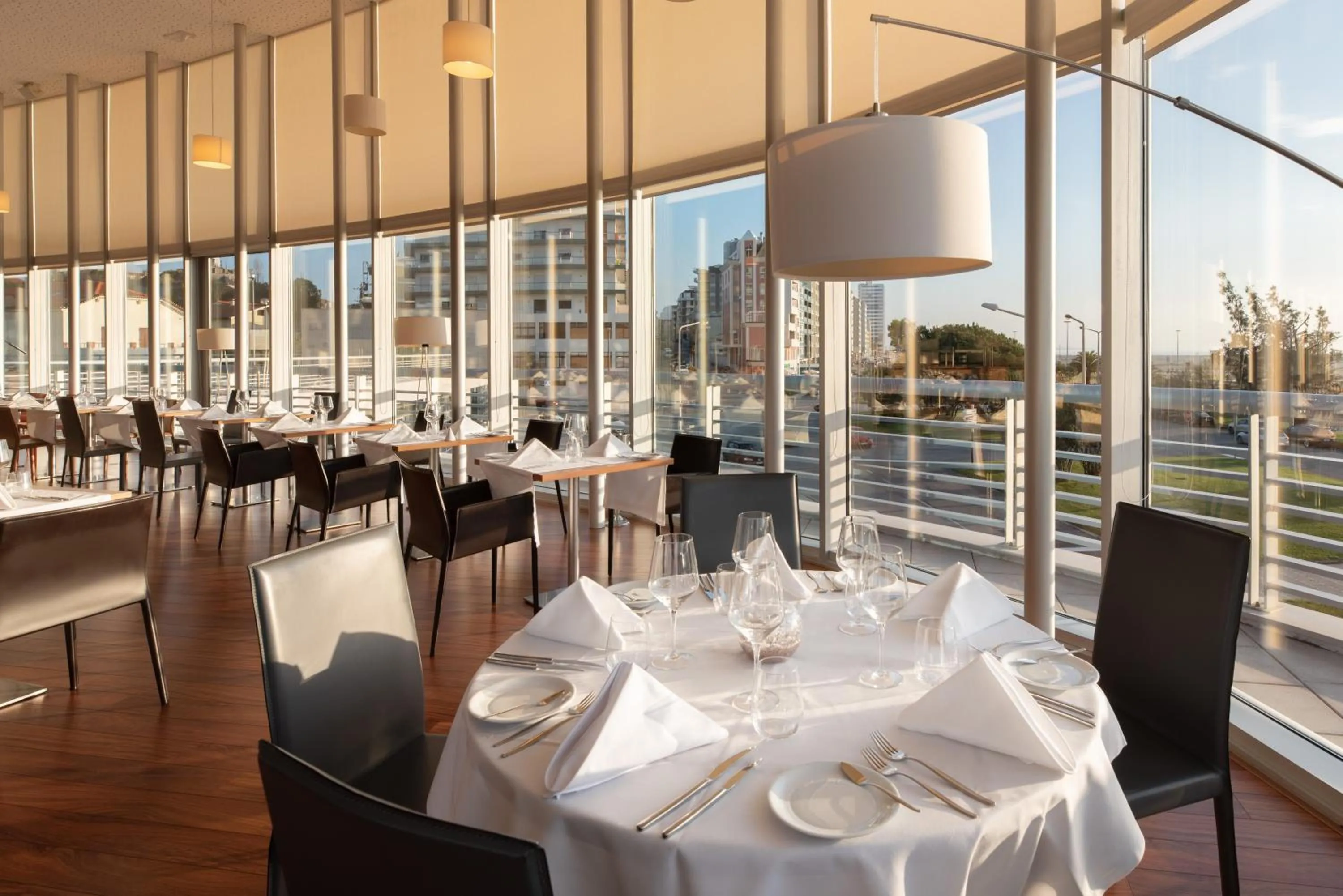 Restaurant/places to eat in Eurostars Oasis Plaza