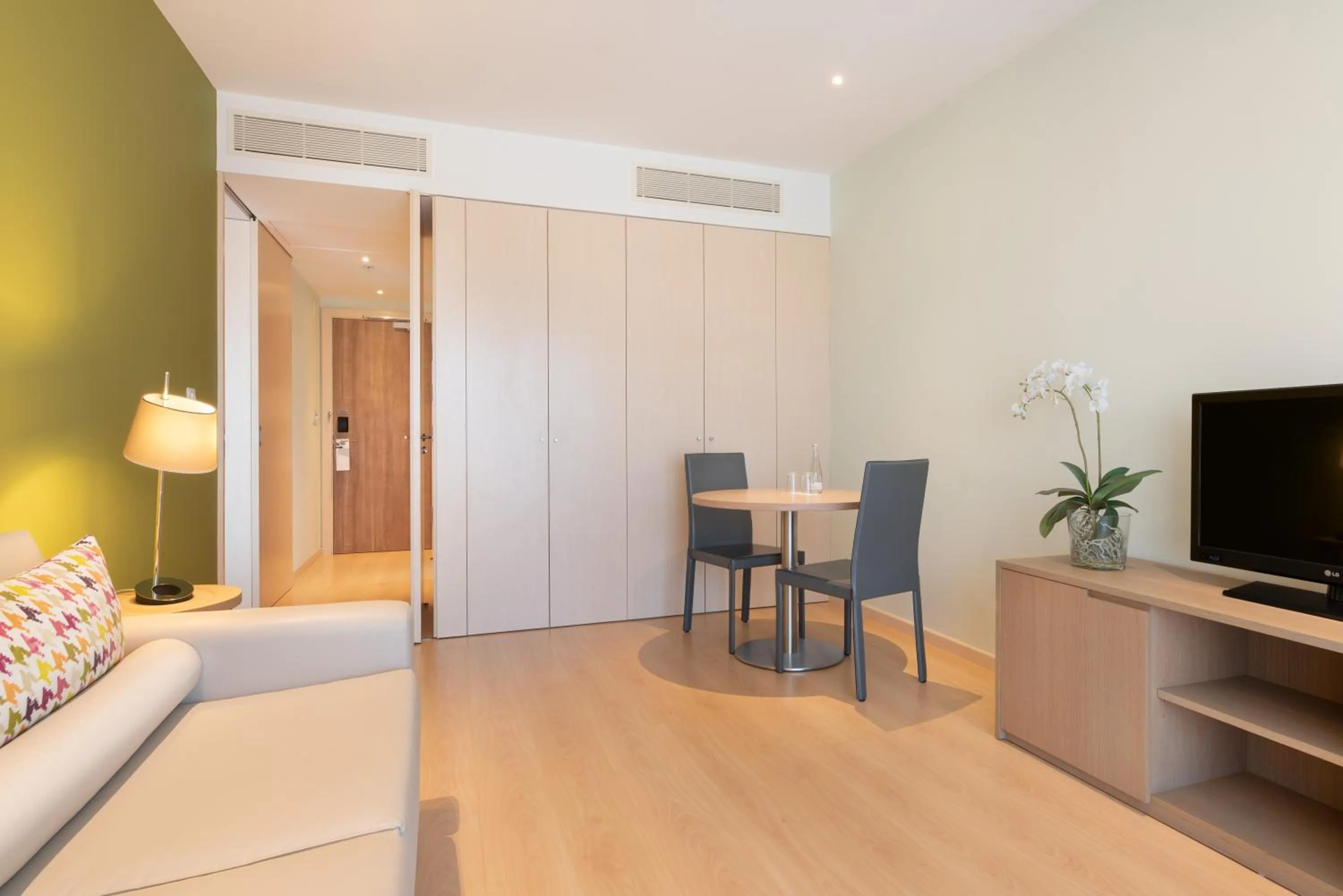 Living room in Eurostars Oasis Plaza