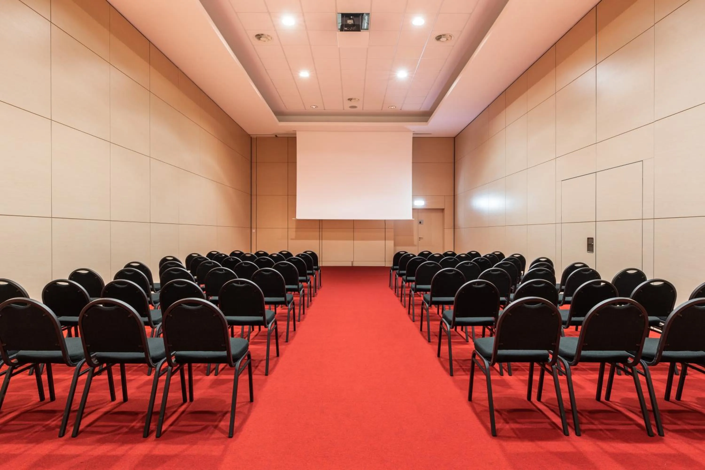 Meeting/conference room in Eurostars Oasis Plaza