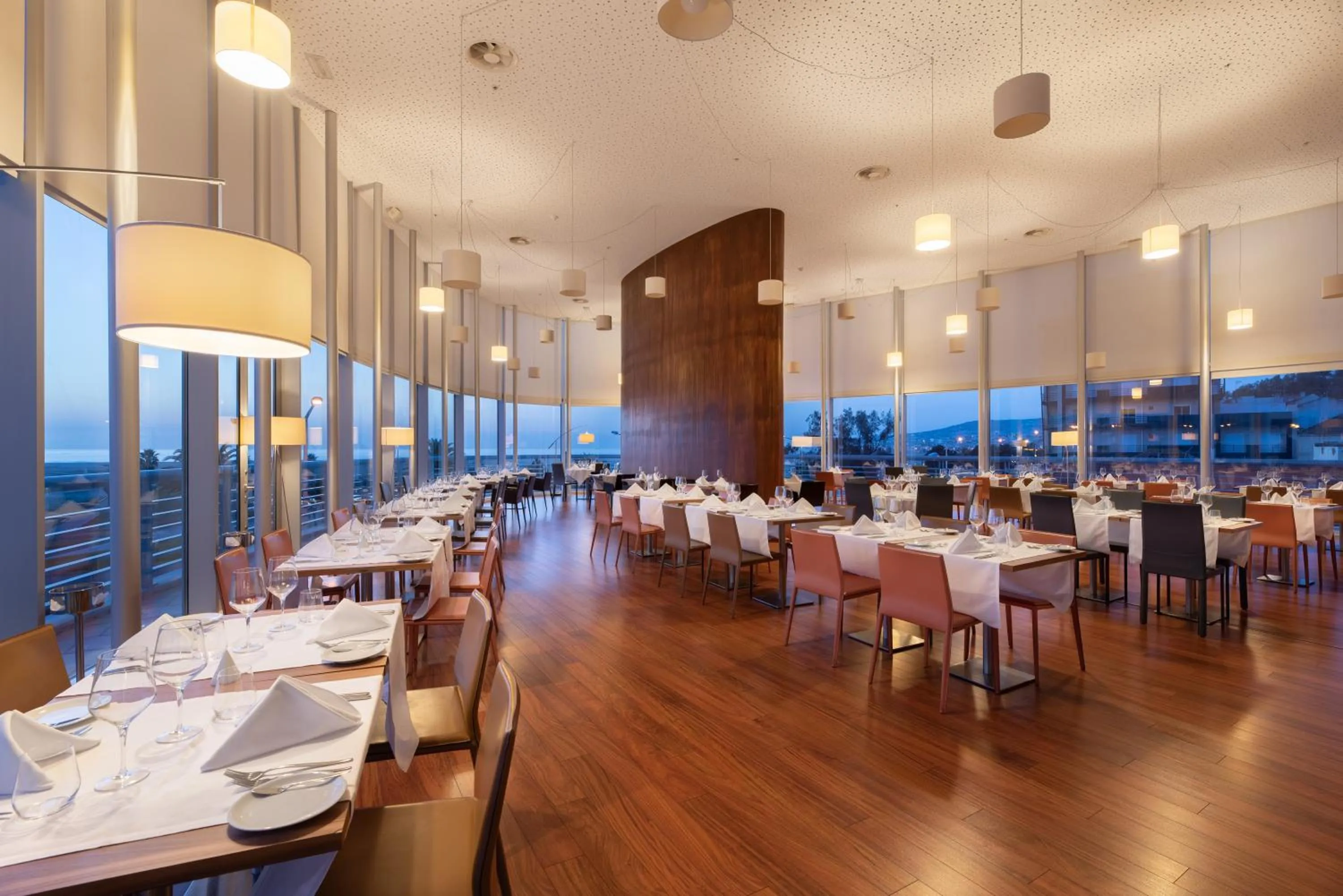 Restaurant/places to eat in Eurostars Oasis Plaza