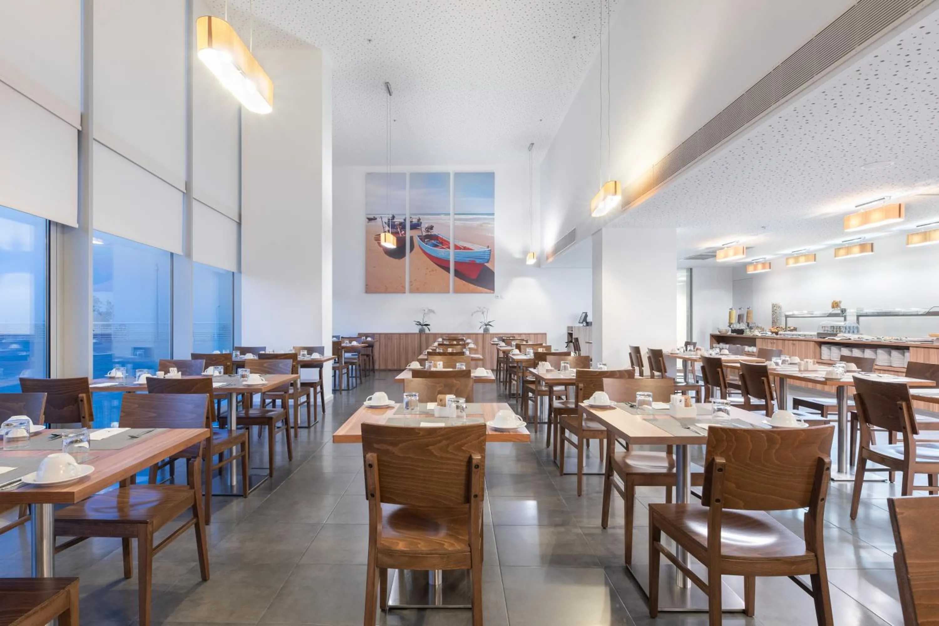 Restaurant/places to eat in Eurostars Oasis Plaza