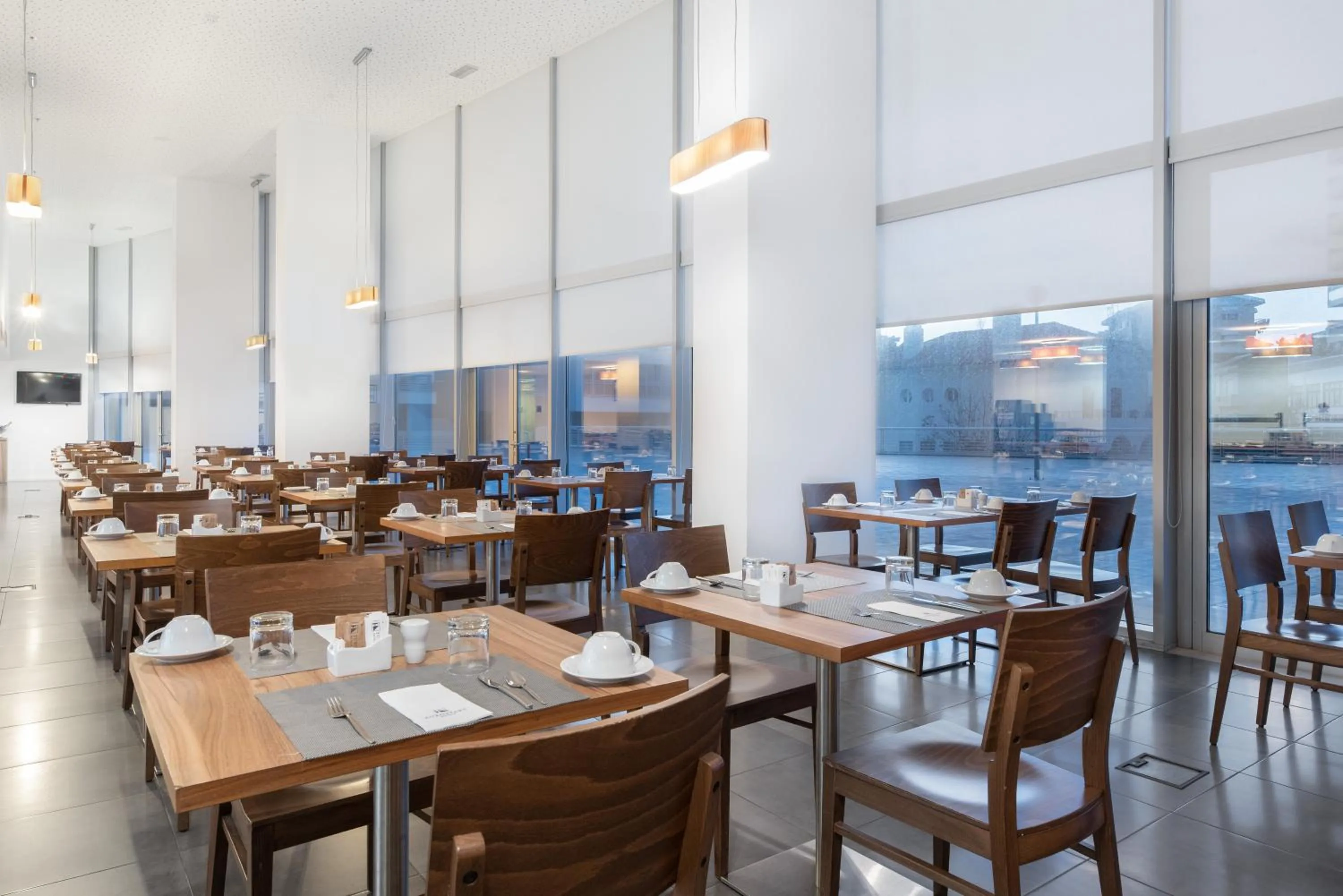 Restaurant/places to eat in Eurostars Oasis Plaza