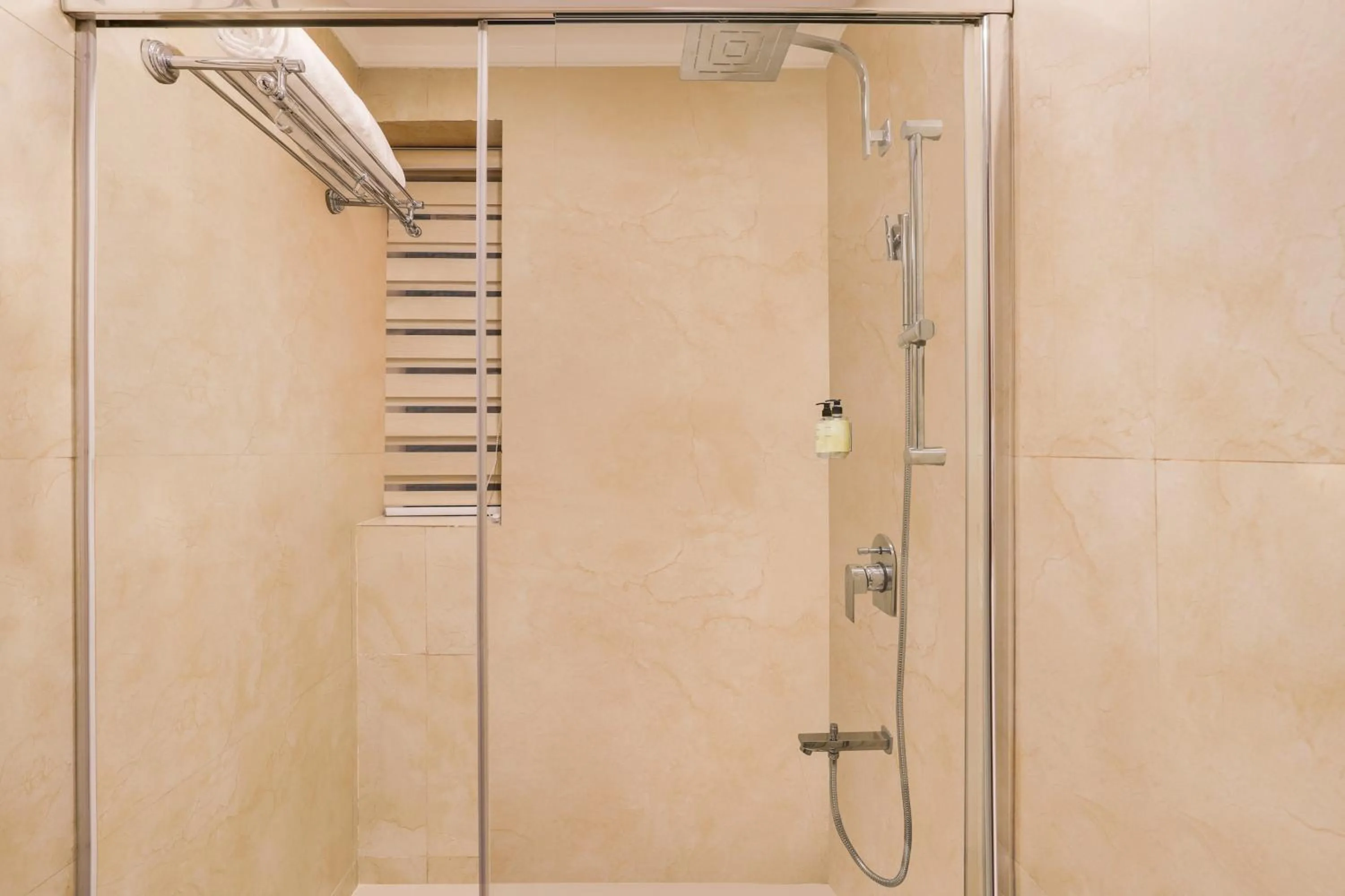 Shower in Lemon Tree Hotel, Mcleodganj