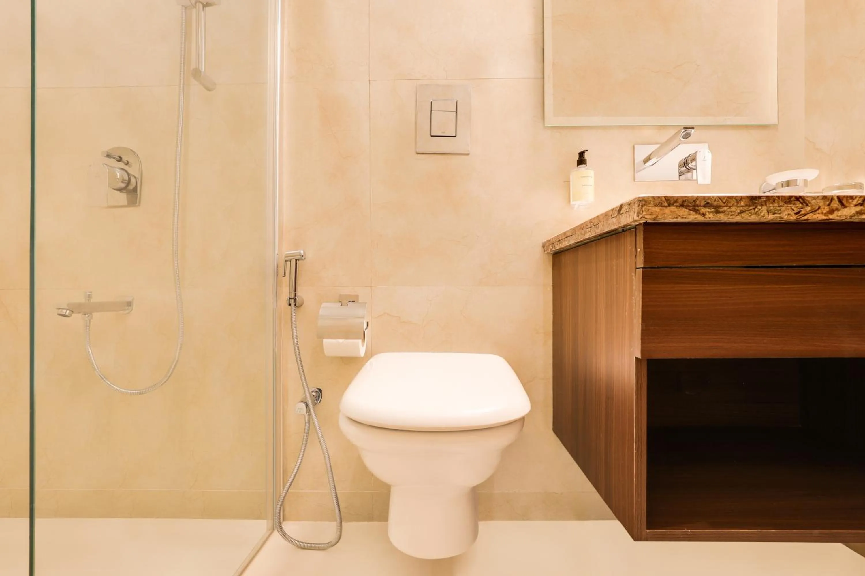 Toilet in Lemon Tree Hotel, Mcleodganj