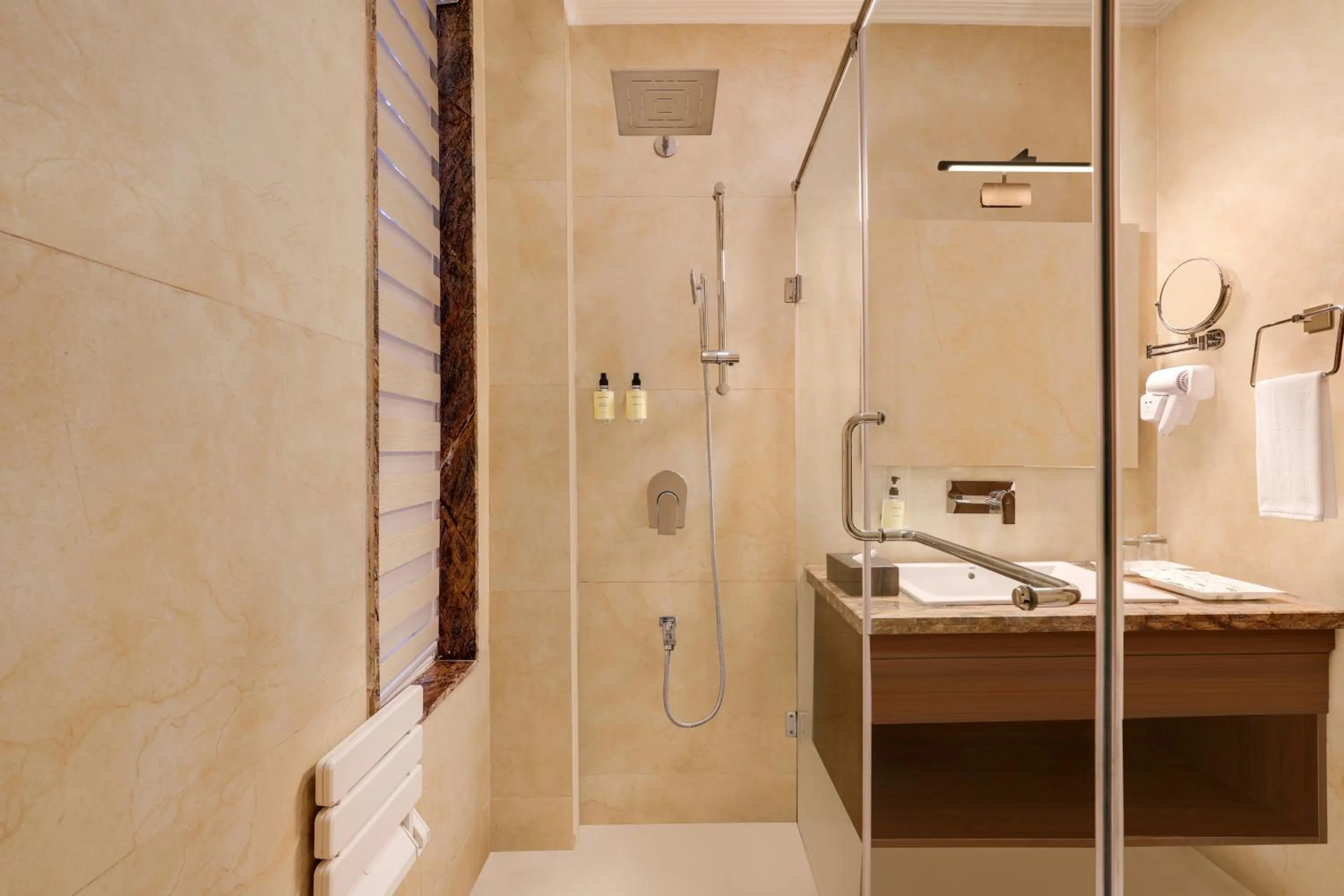 Shower in Lemon Tree Hotel, Mcleodganj