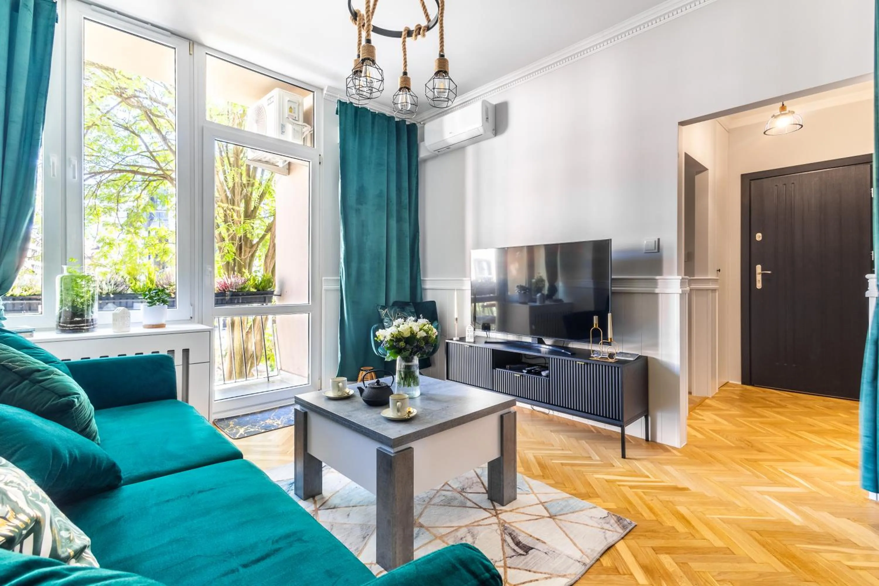 TV and multimedia in Świdnicka Deluxe Suite