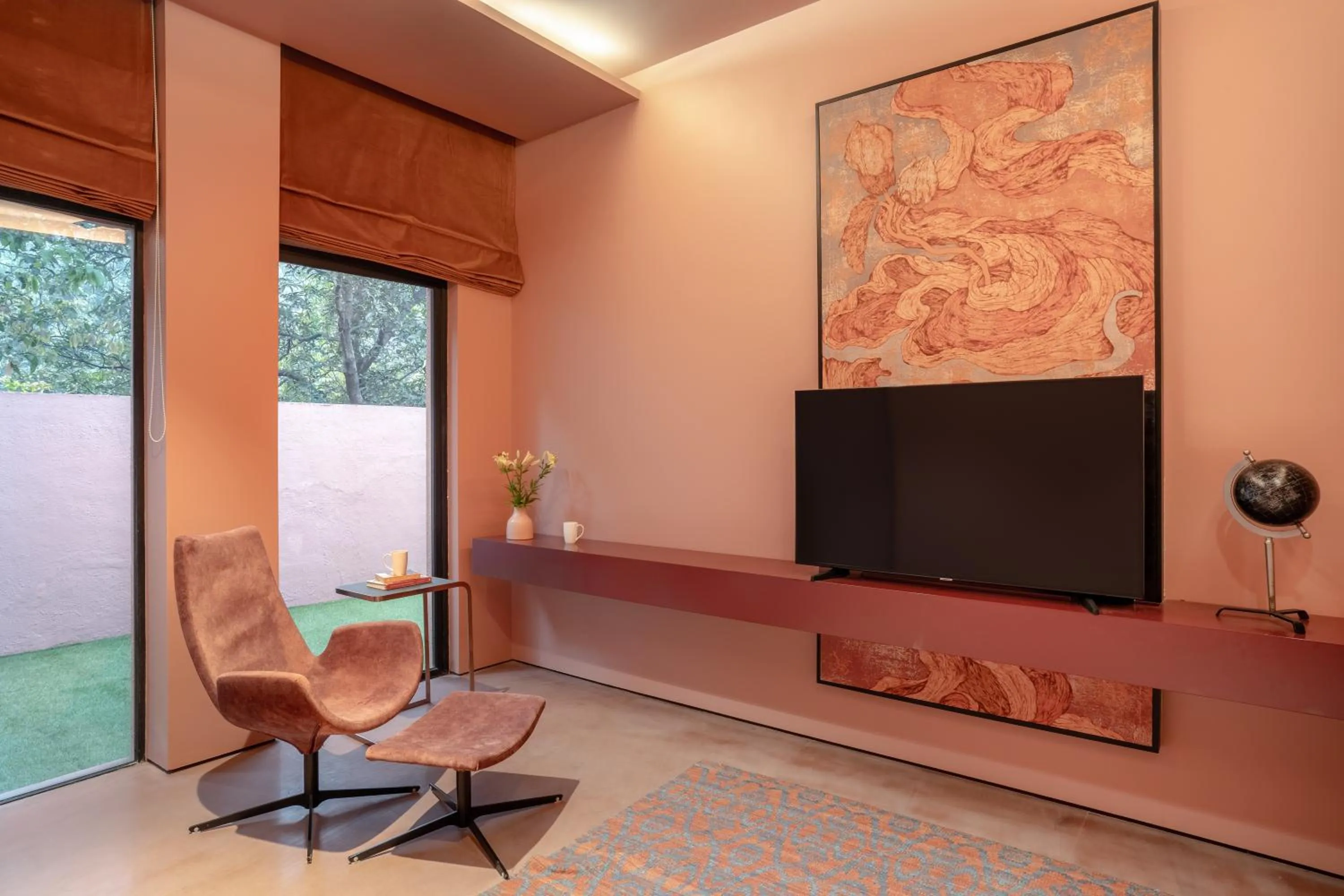 TV and multimedia in LohonoStays Villa CasaDel