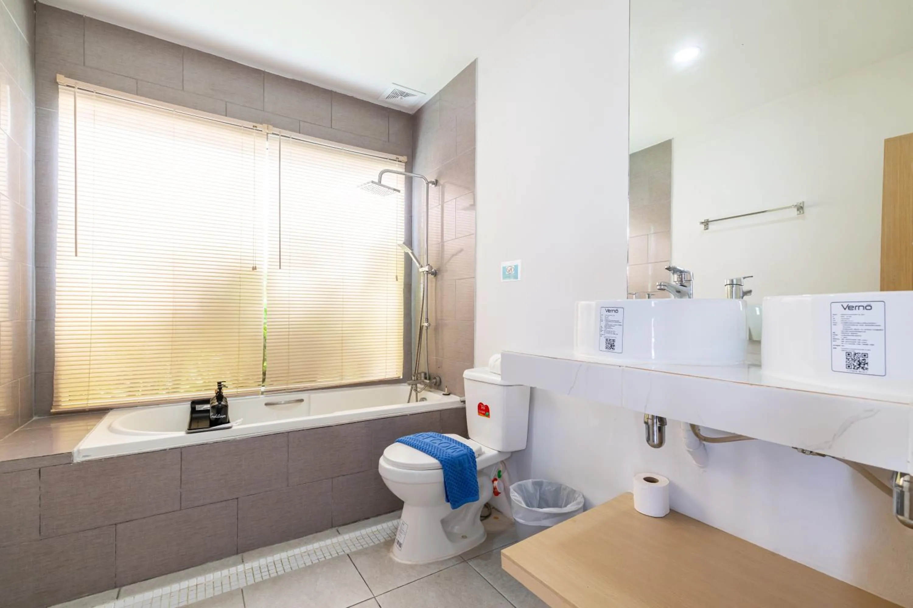 Shower in Andaman Sea Best Pool Access and Villas