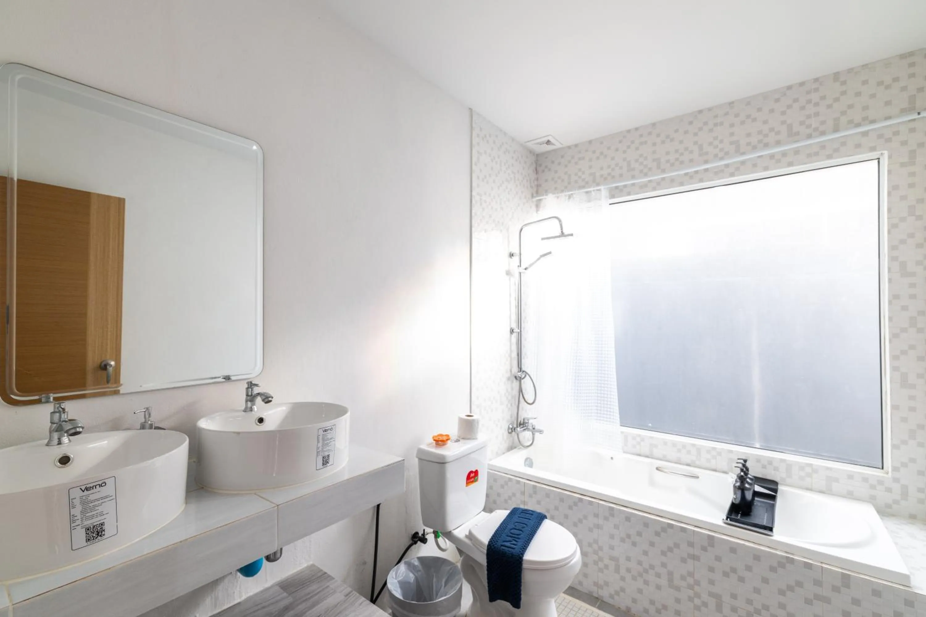 Shower in Andaman Sea Best Pool Access and Villas