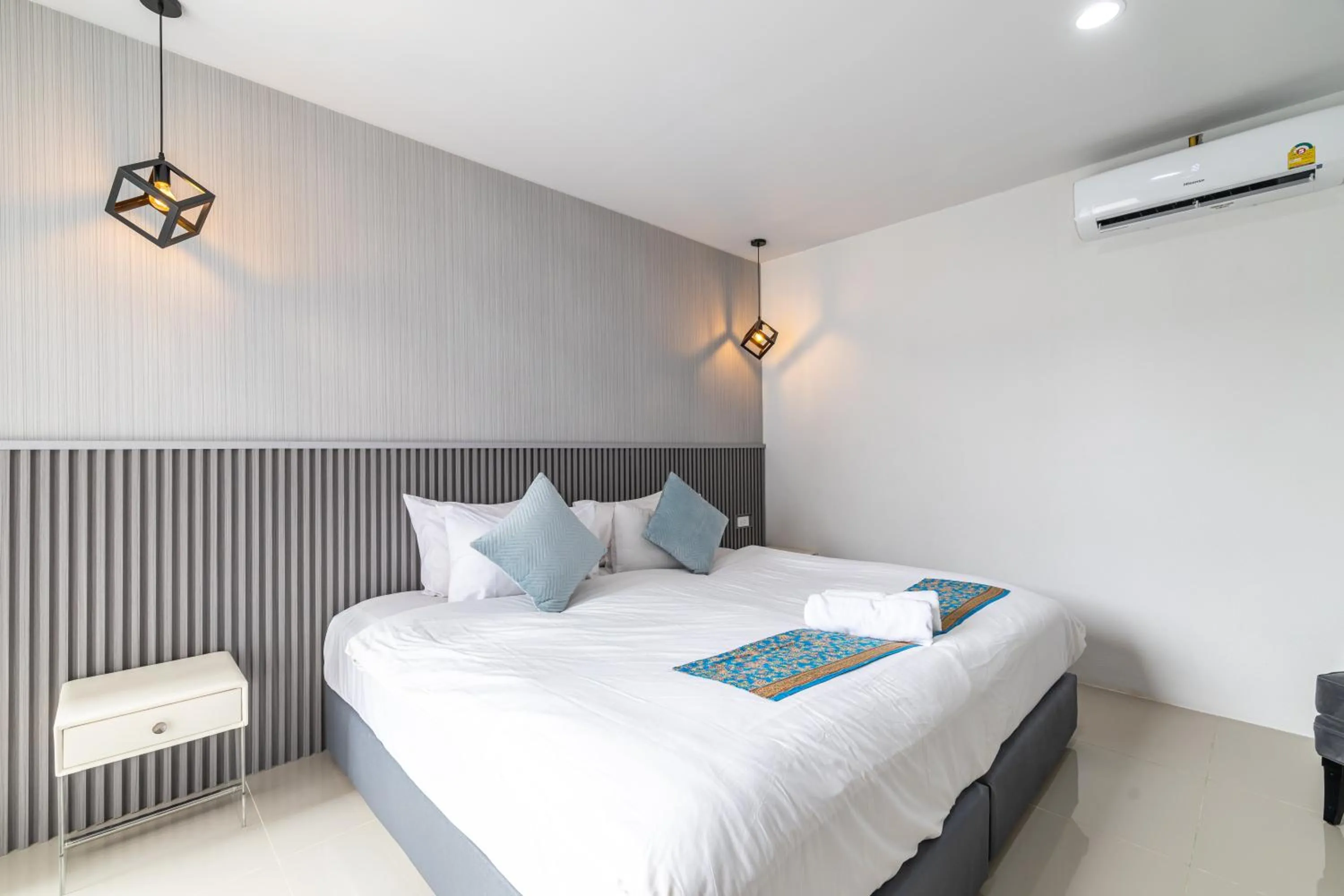 Bed in Andaman Sea Best Pool Access and Villas