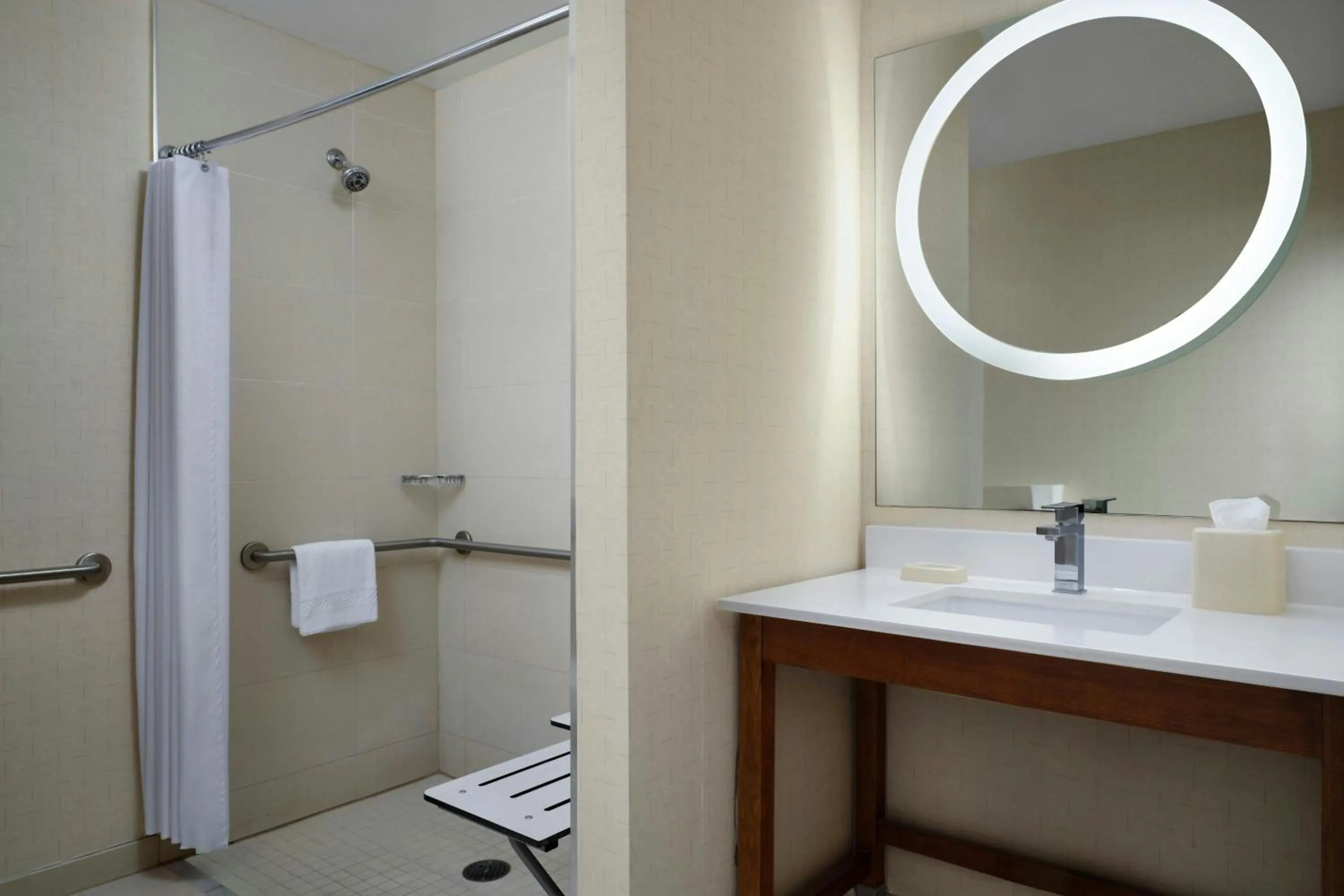 Bathroom in SpringHill Suites by Marriott at Anaheim Resort Area/Convention Center