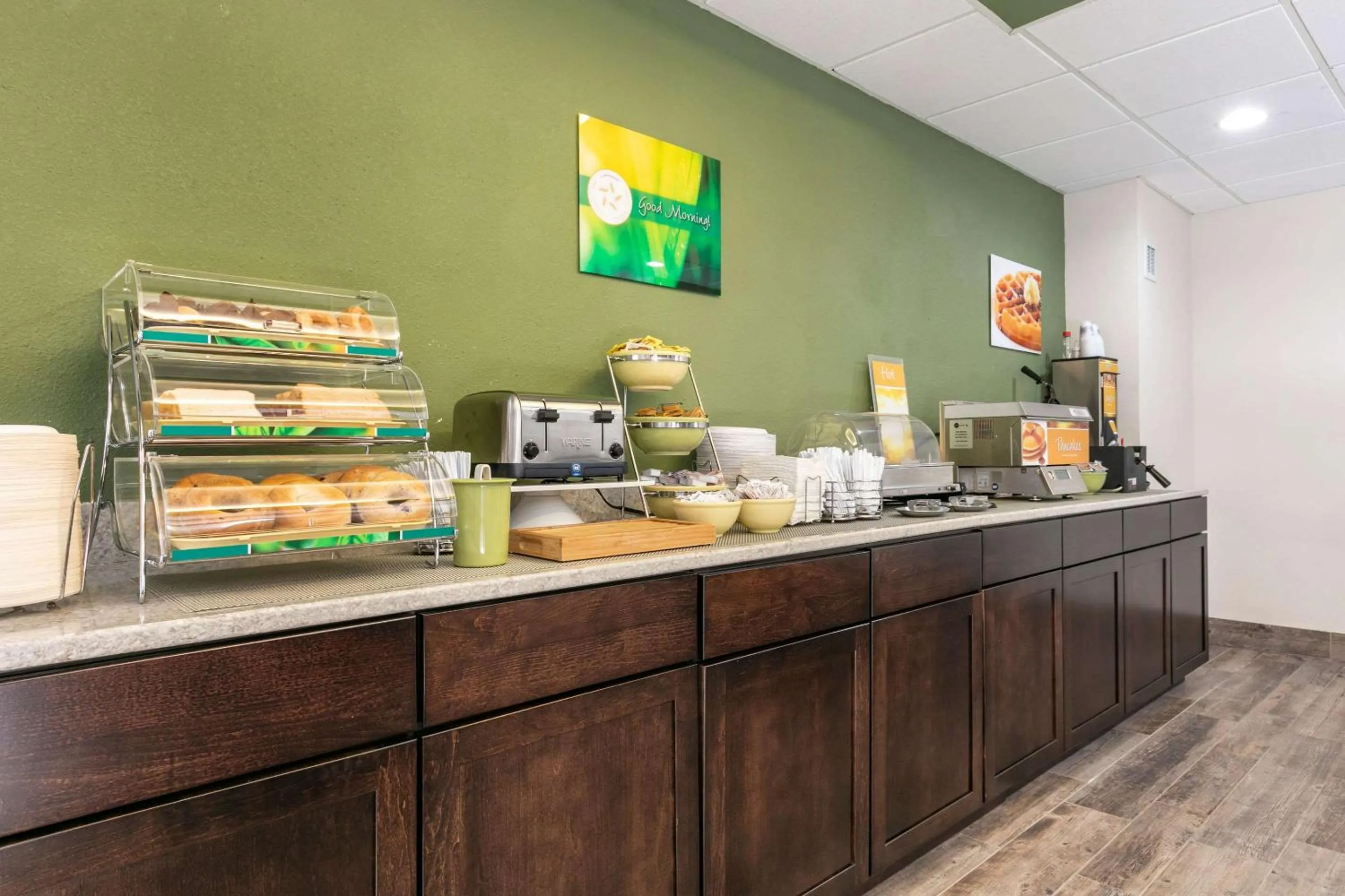 Restaurant/places to eat in Quality Inn Cape Girardeau North