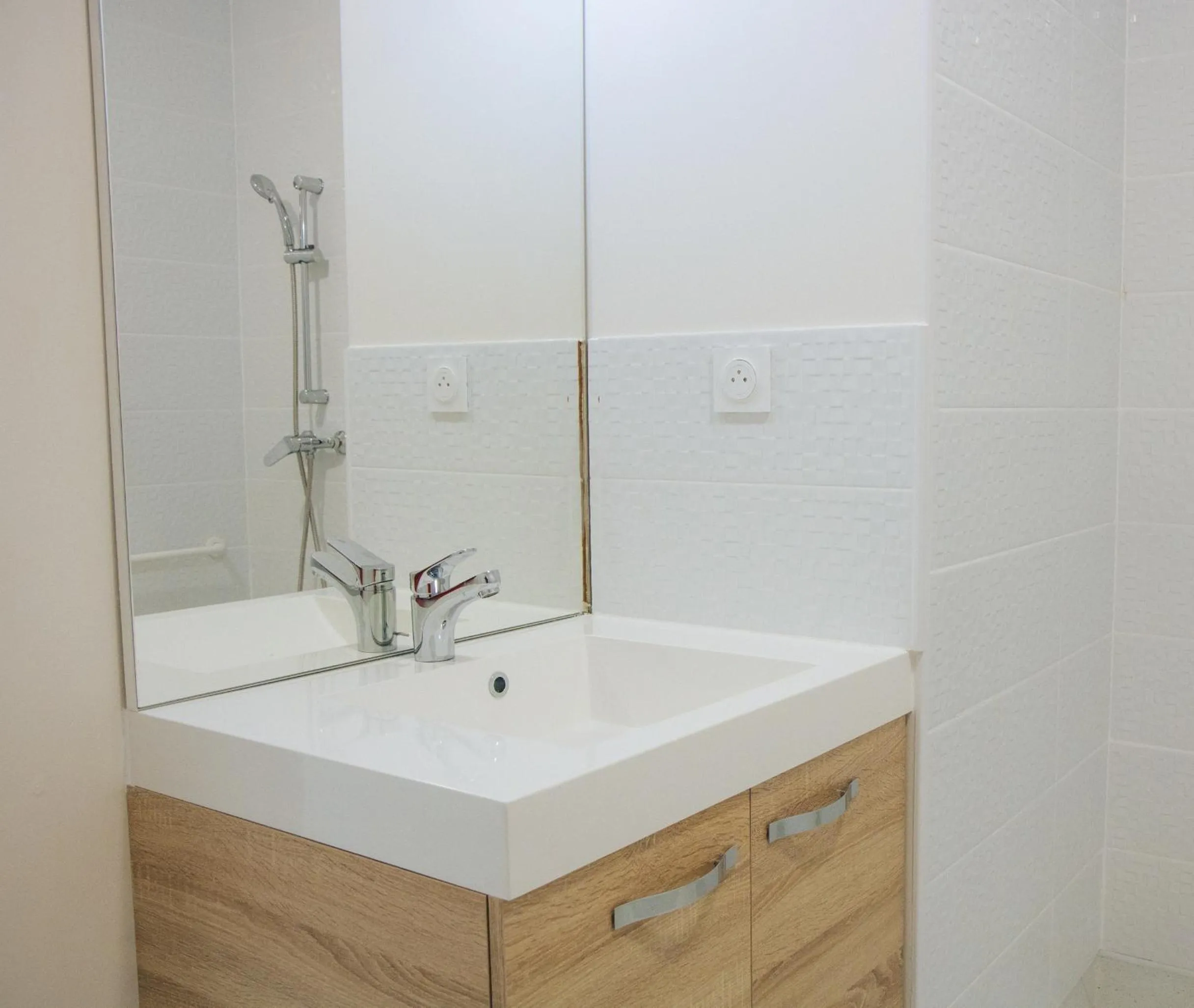 Bathroom in Twenty Business Flats Béziers