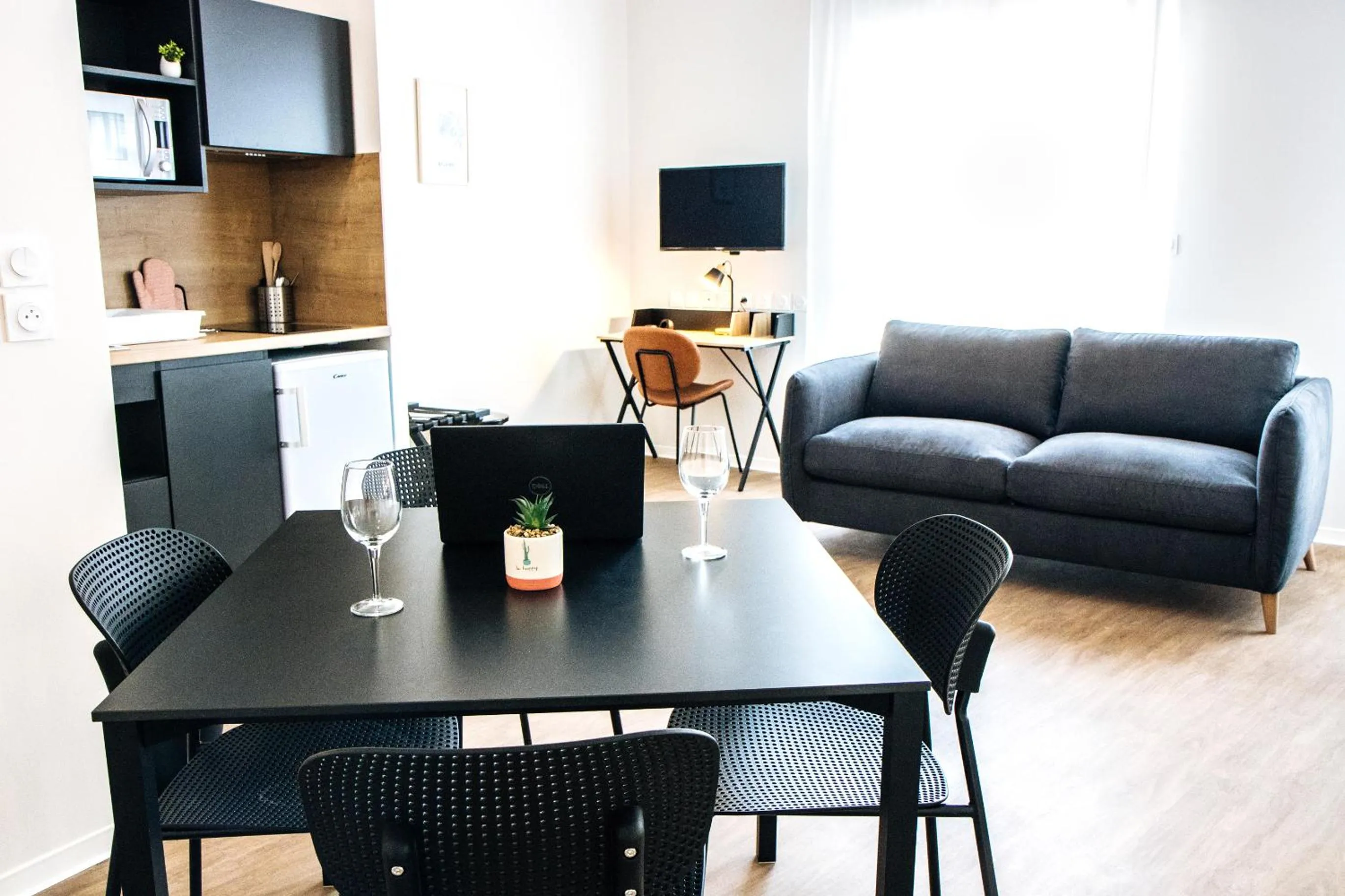 TV and multimedia in Twenty Business Flats Béziers