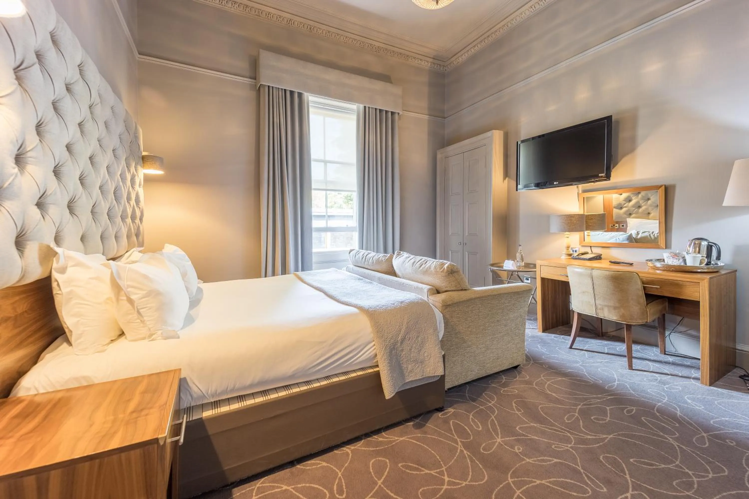 Photo of the whole room, Bed in Murrayfield Hotel