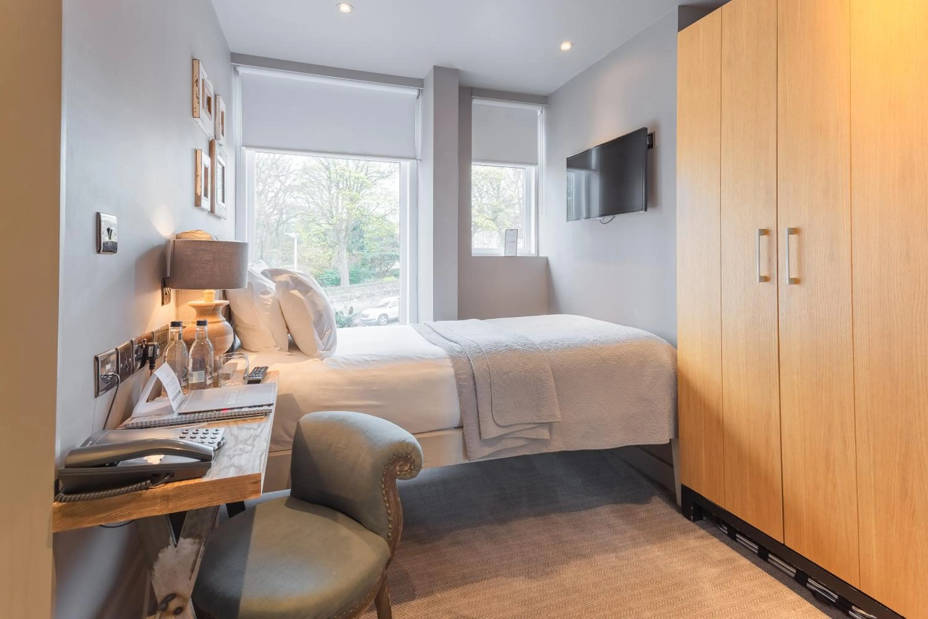 Photo of the whole room, Bed in Murrayfield Hotel