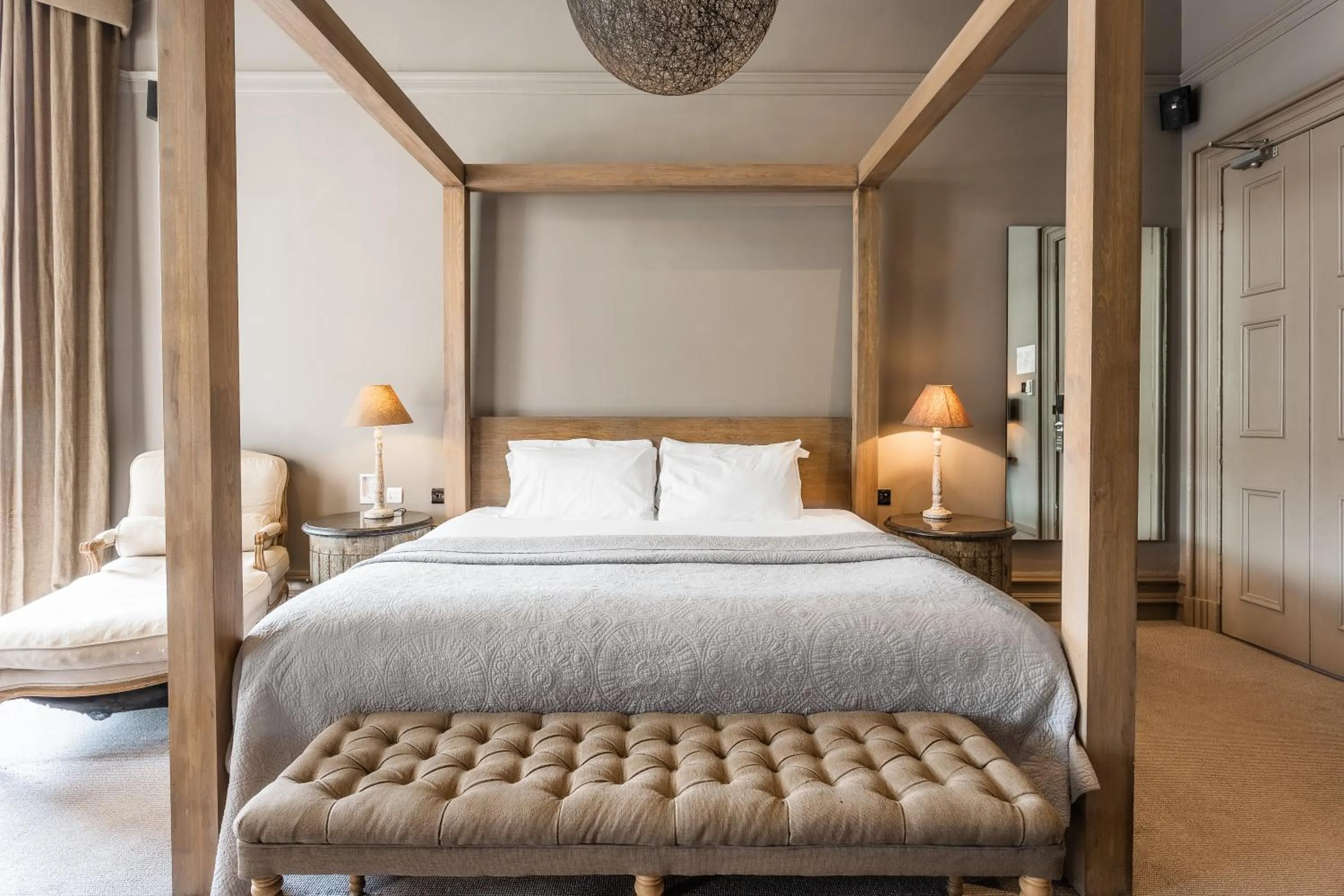 Bed in Murrayfield Hotel