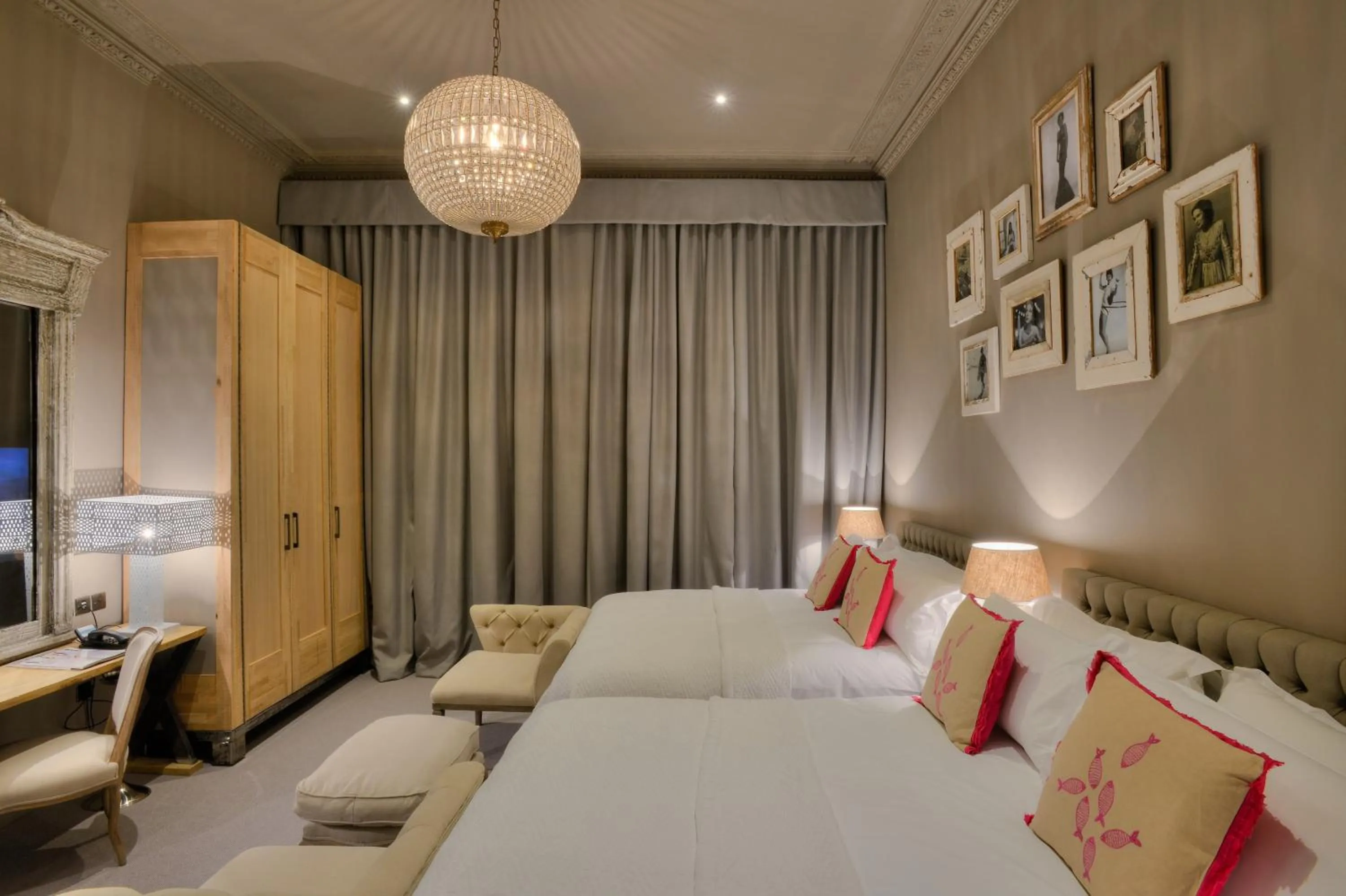 Bed in Murrayfield Hotel