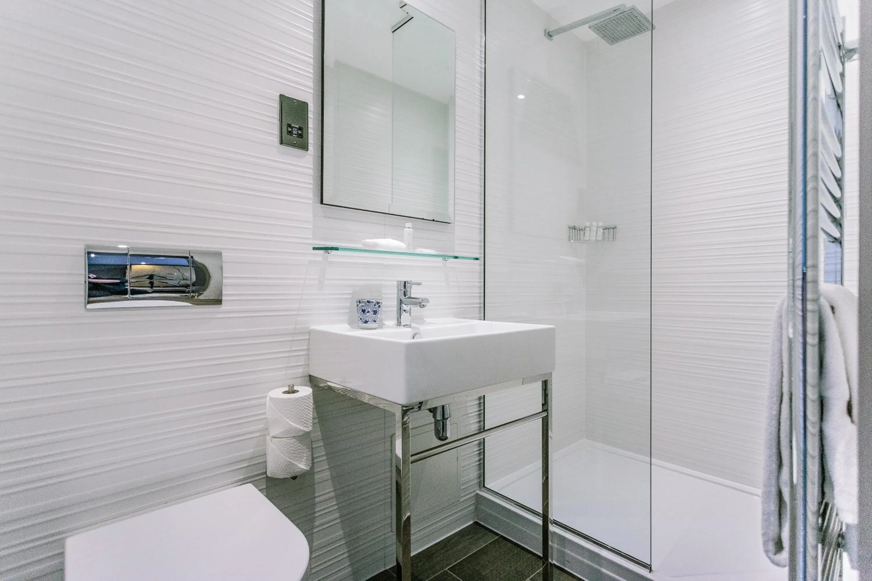 Bathroom in Murrayfield Hotel