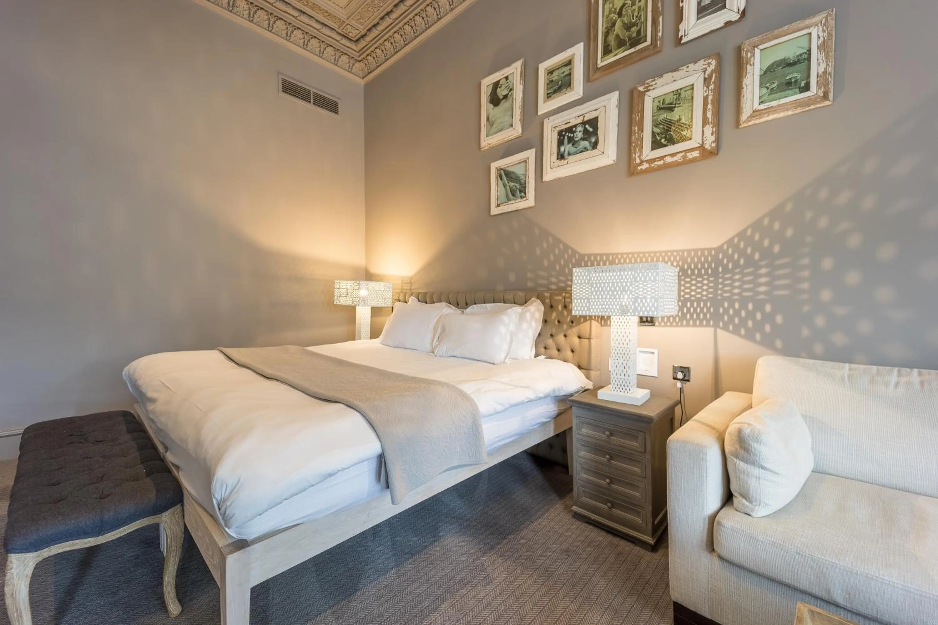 Bed in Murrayfield Hotel