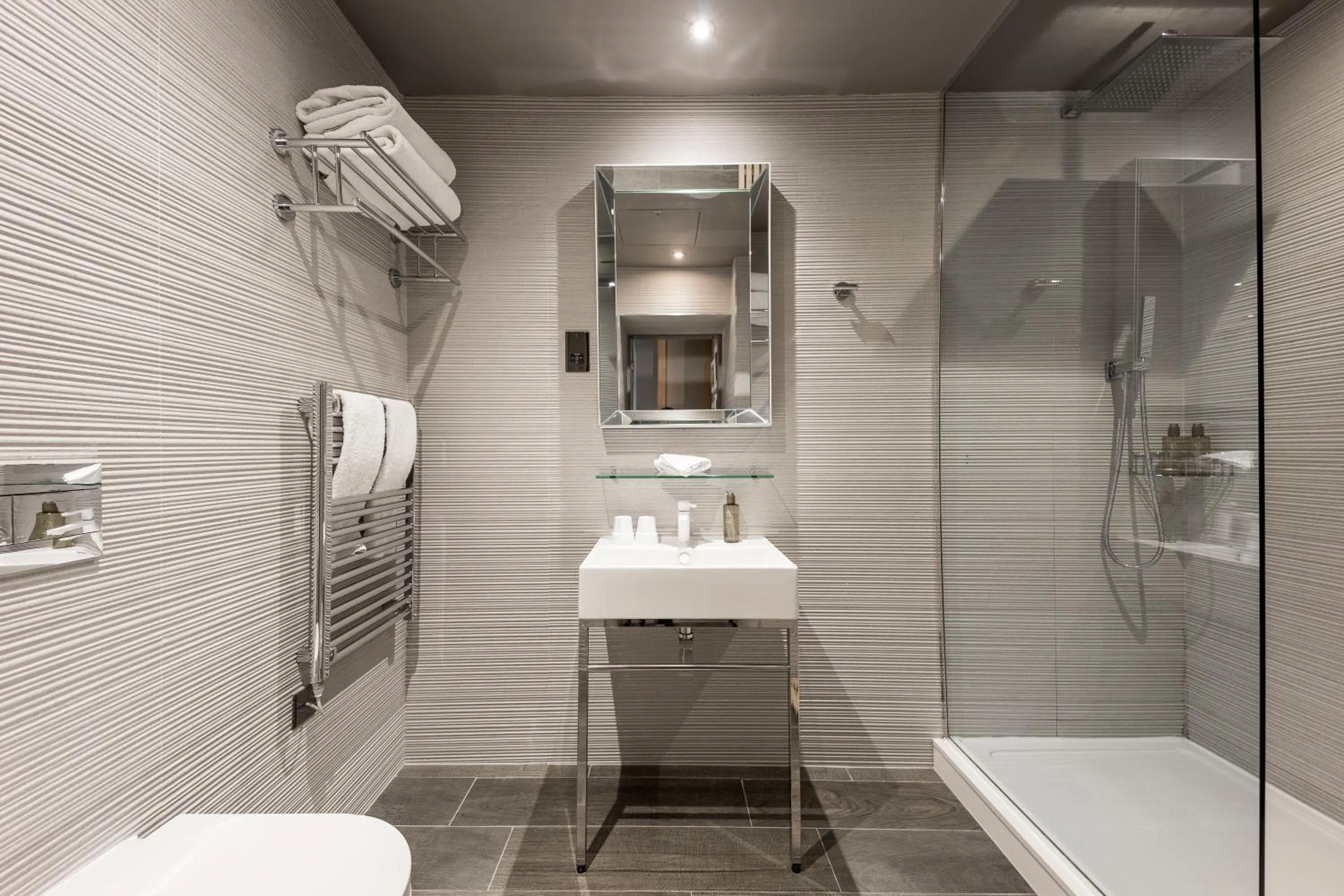 Bathroom in Murrayfield Hotel