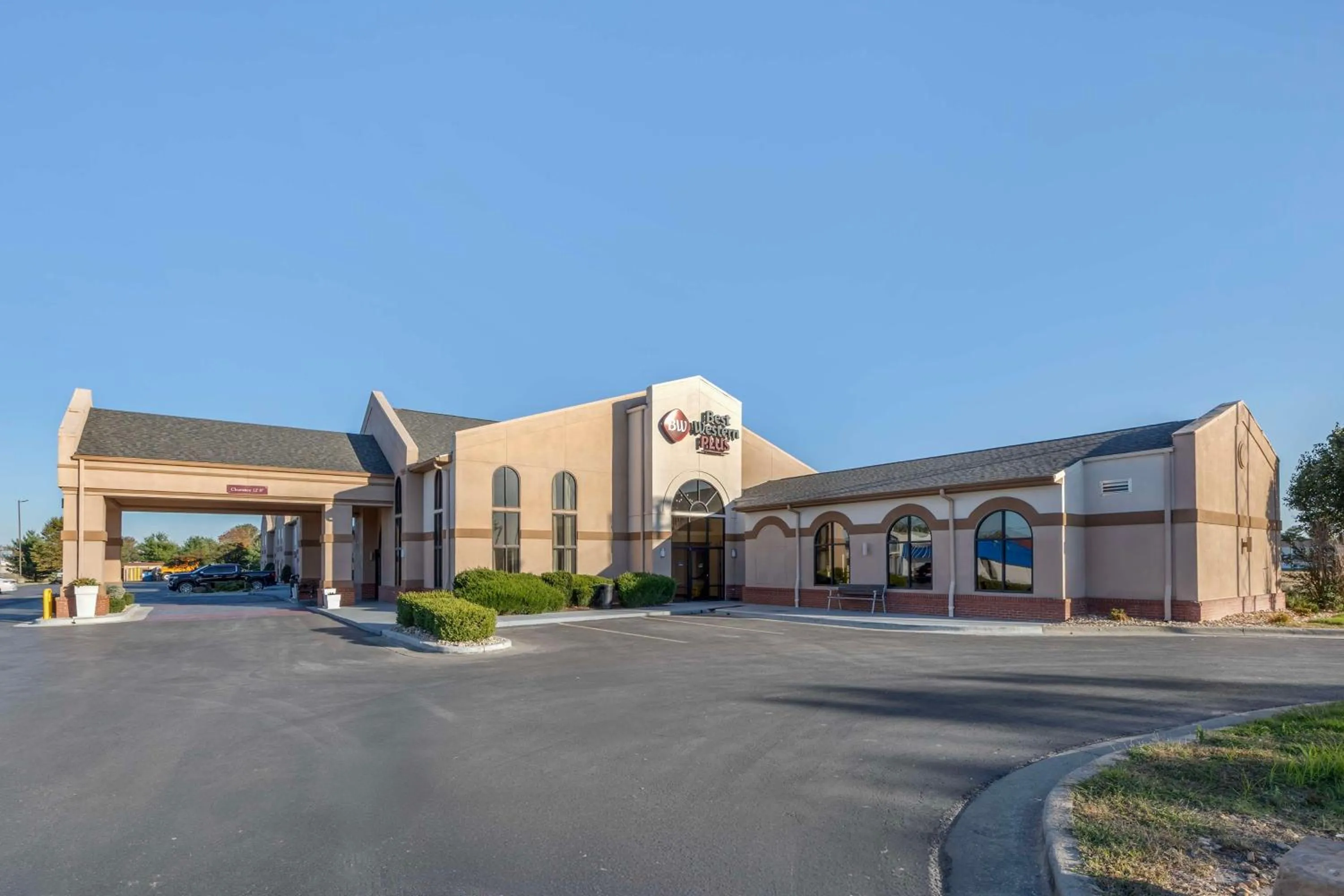 Property building in Best Western Plus Sikeston