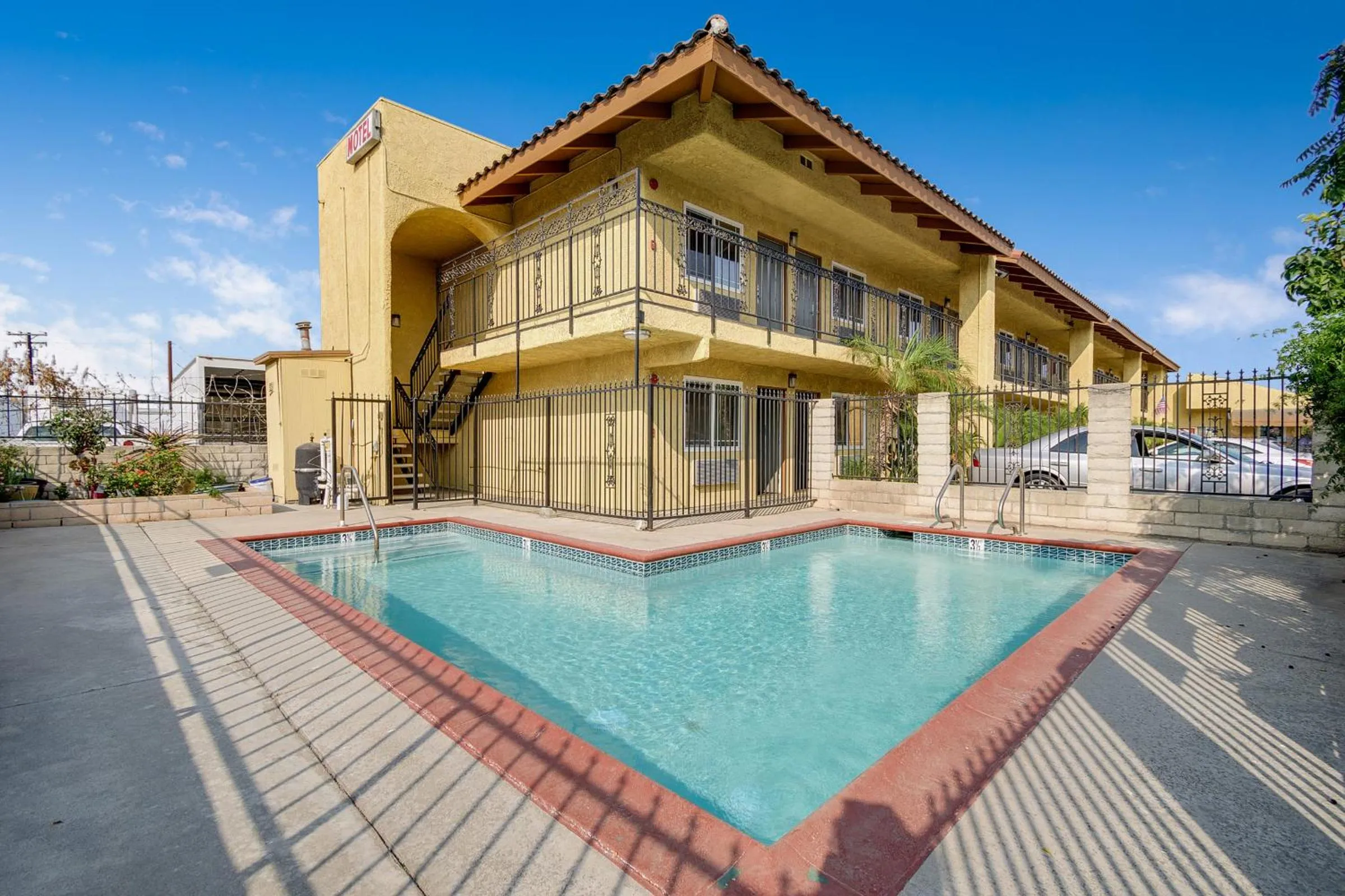 Swimming pool in Hacienda Inn
