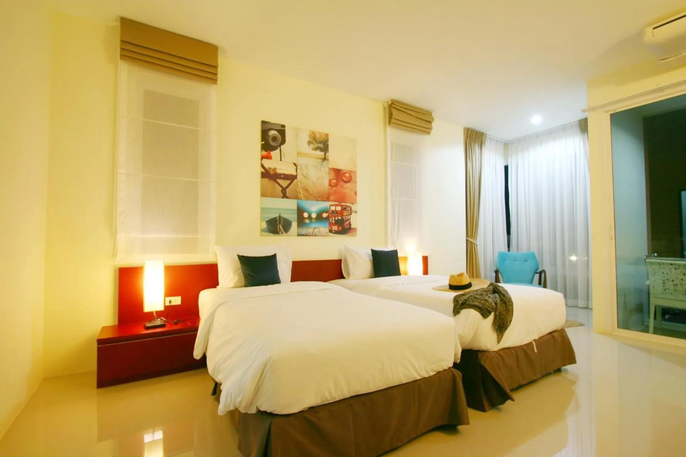 Bedroom, Bed in Apo Hotel