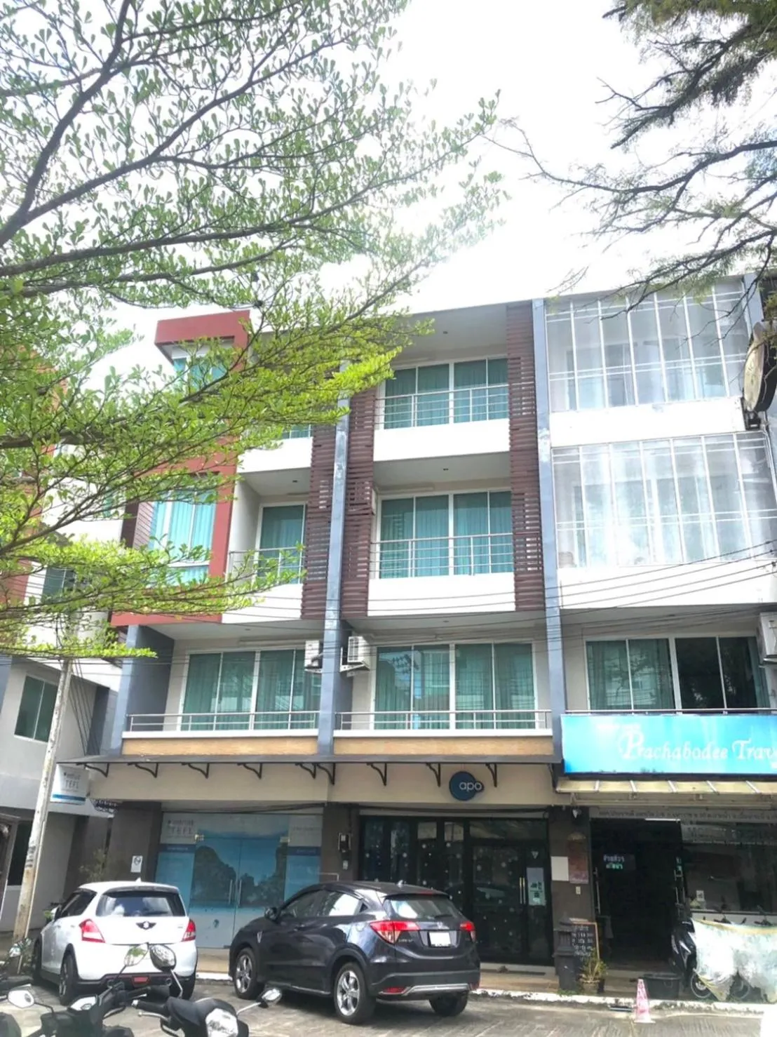 Facade/entrance in Apo Hotel