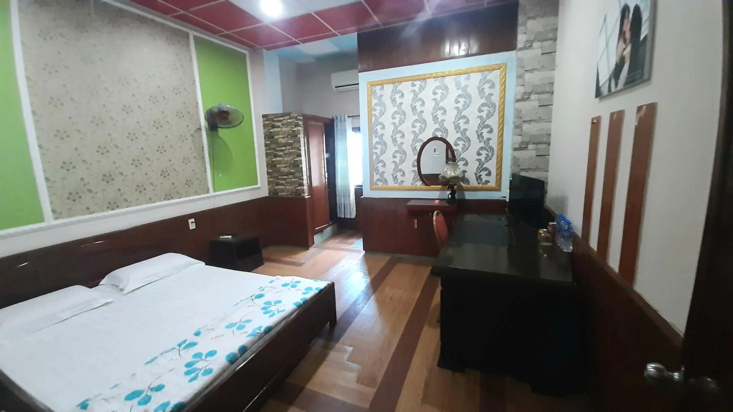 Bed in Tan Tay Do Hotel