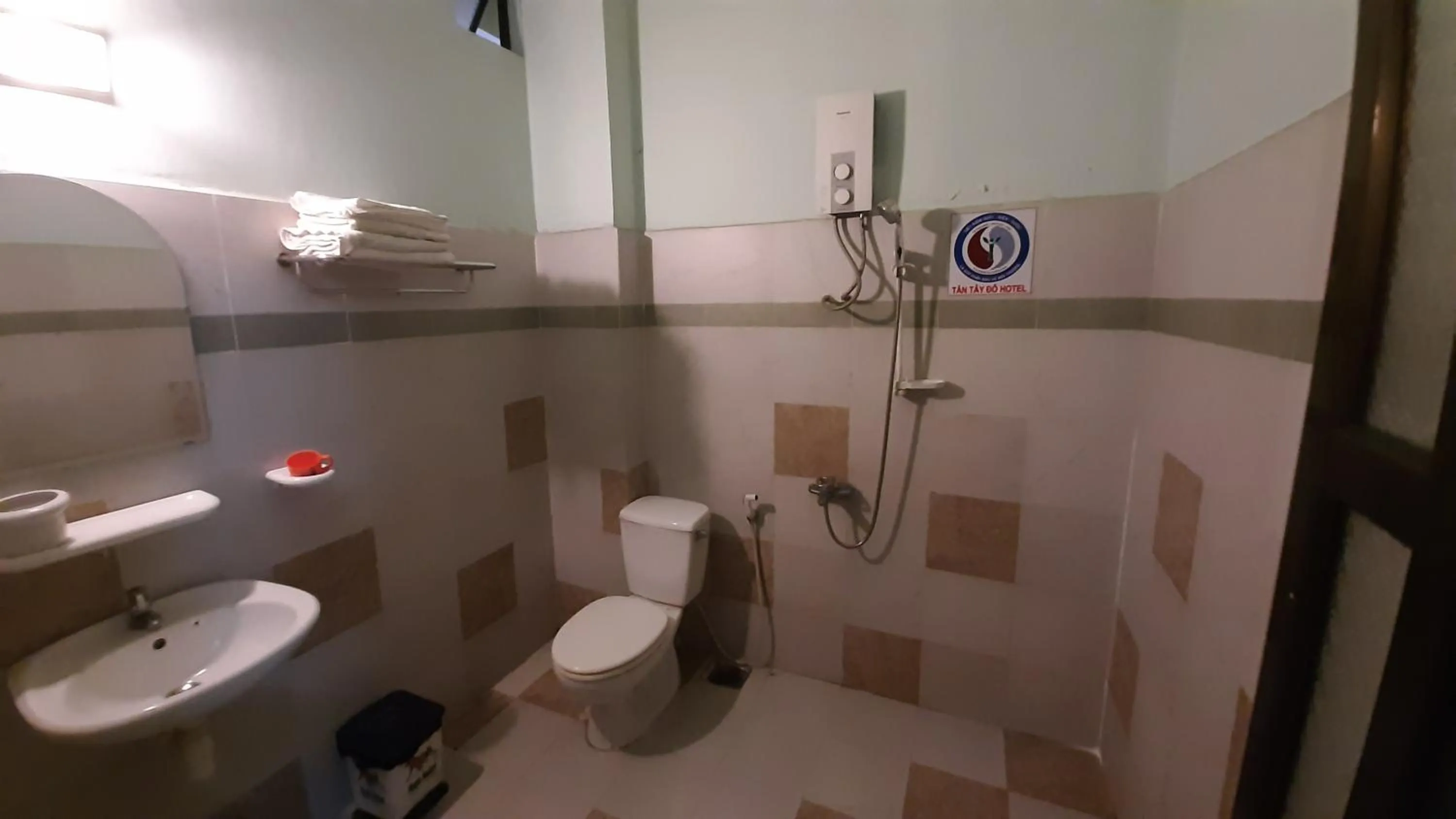Shower in Tan Tay Do Hotel