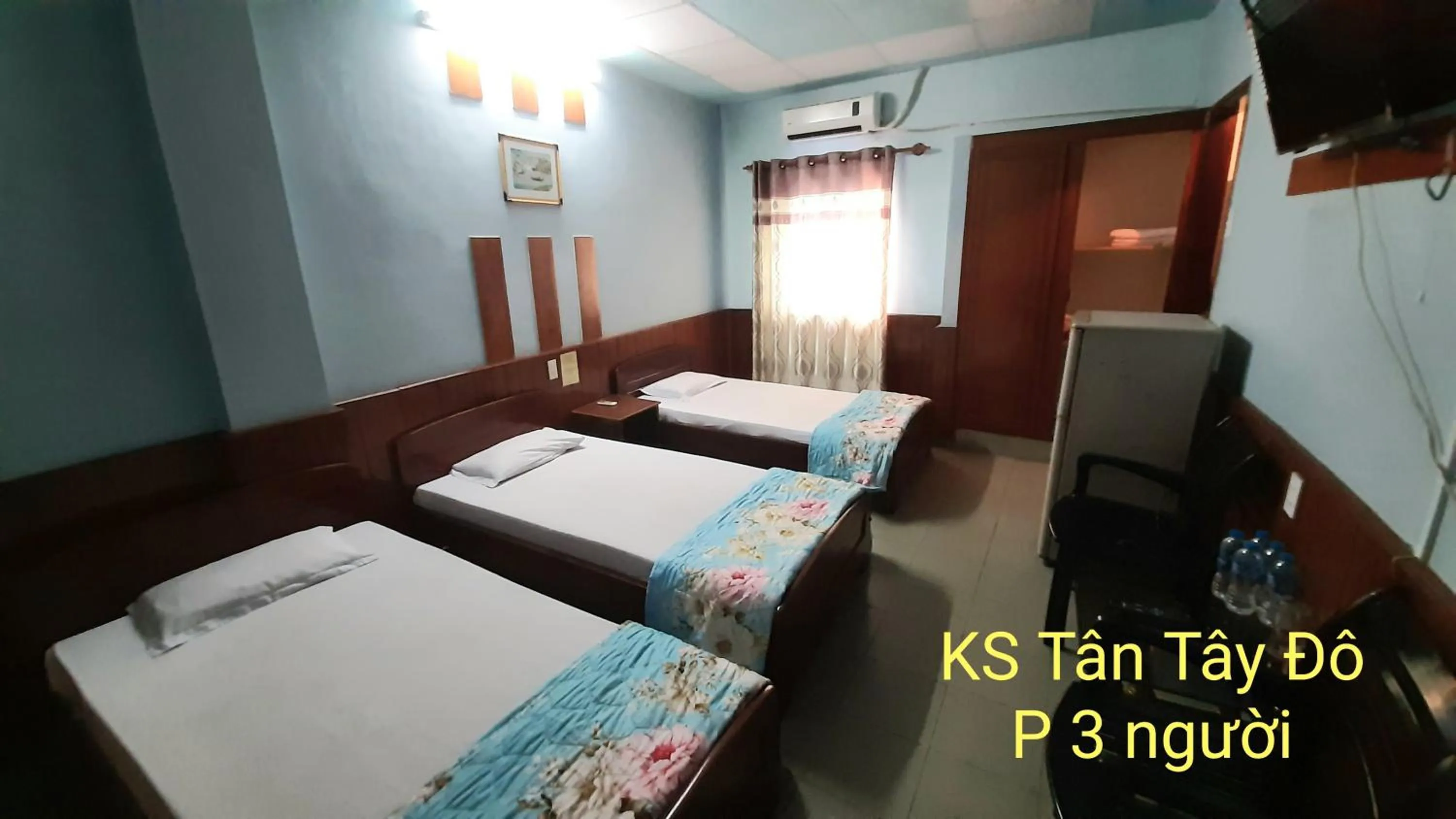 Bed in Tan Tay Do Hotel