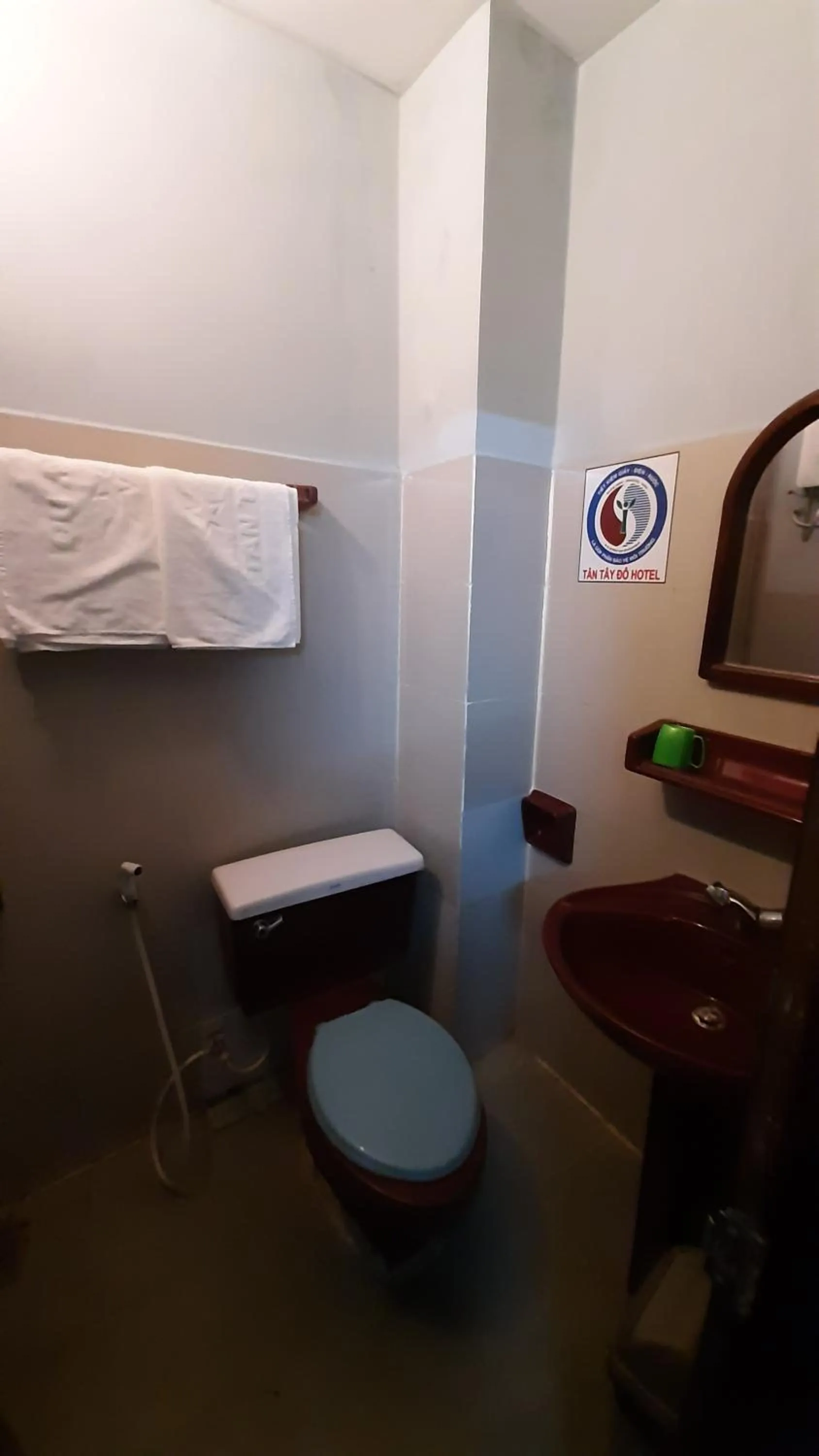 Toilet in Tan Tay Do Hotel